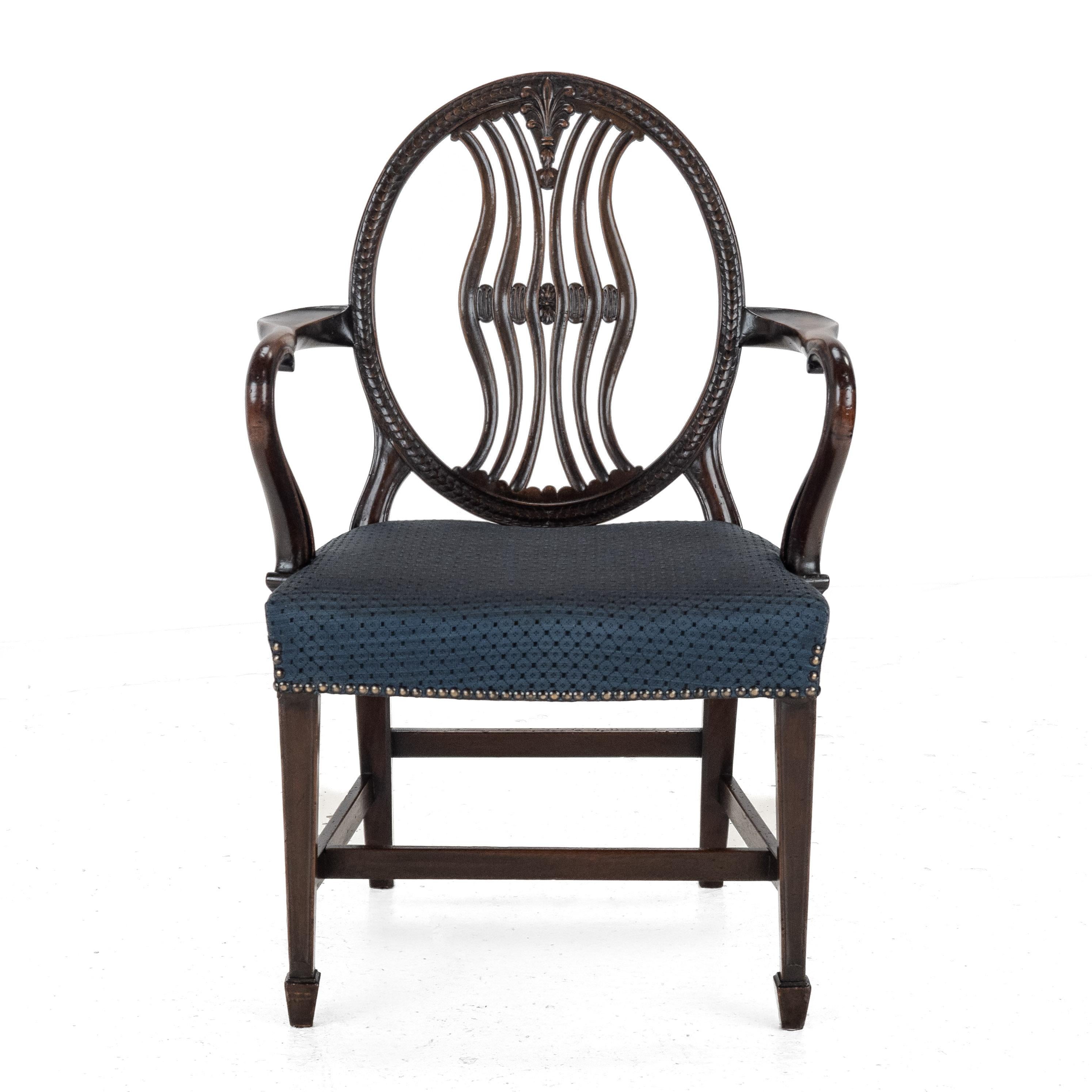 Coppia di poltrone George IV in mogano George Hepplewhite c1820 Georgiano Inizio 19° secolo in vendita 6