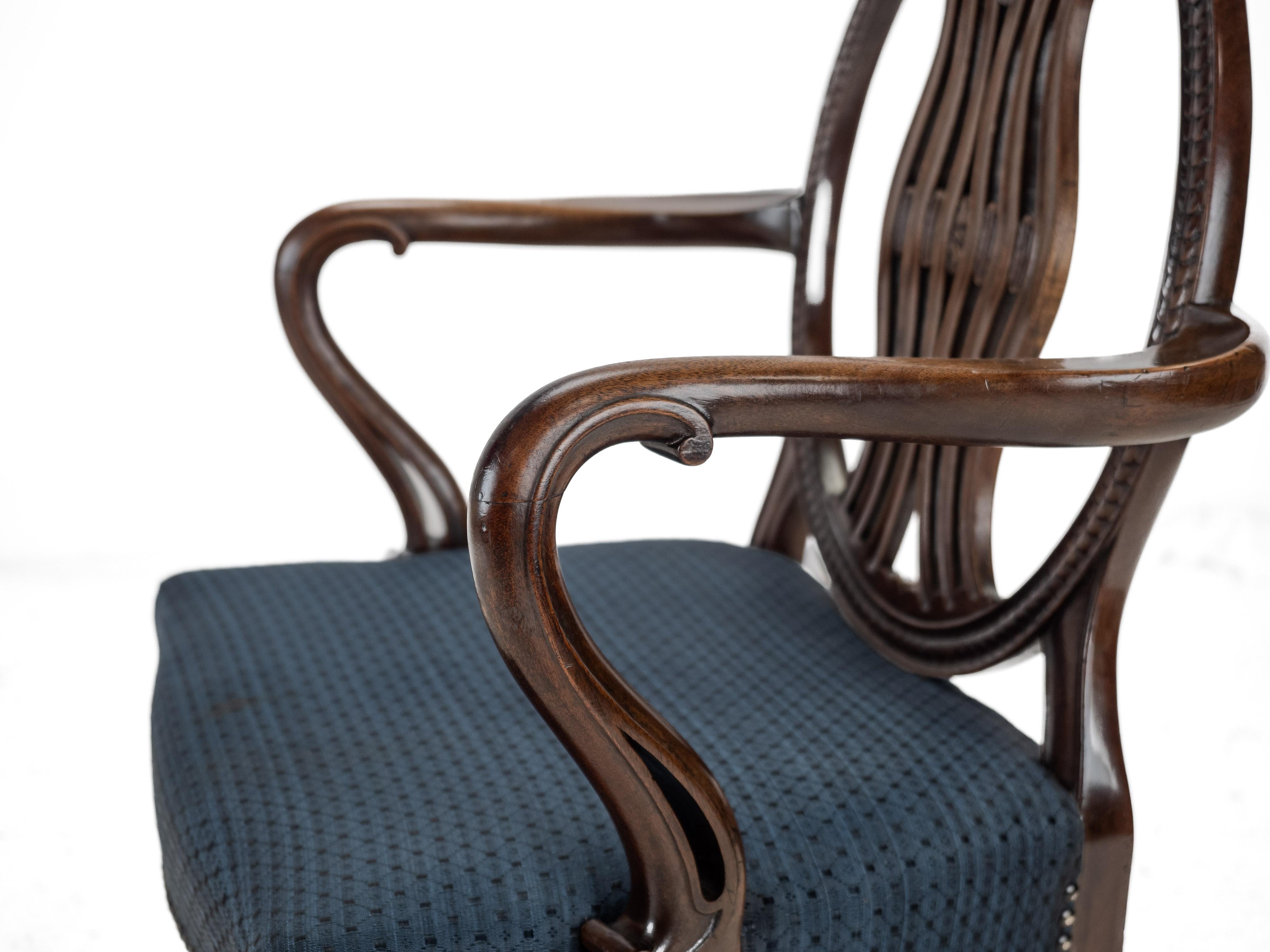 Coppia di poltrone George IV in mogano George Hepplewhite c1820 Georgiano Inizio 19° secolo in vendita 9