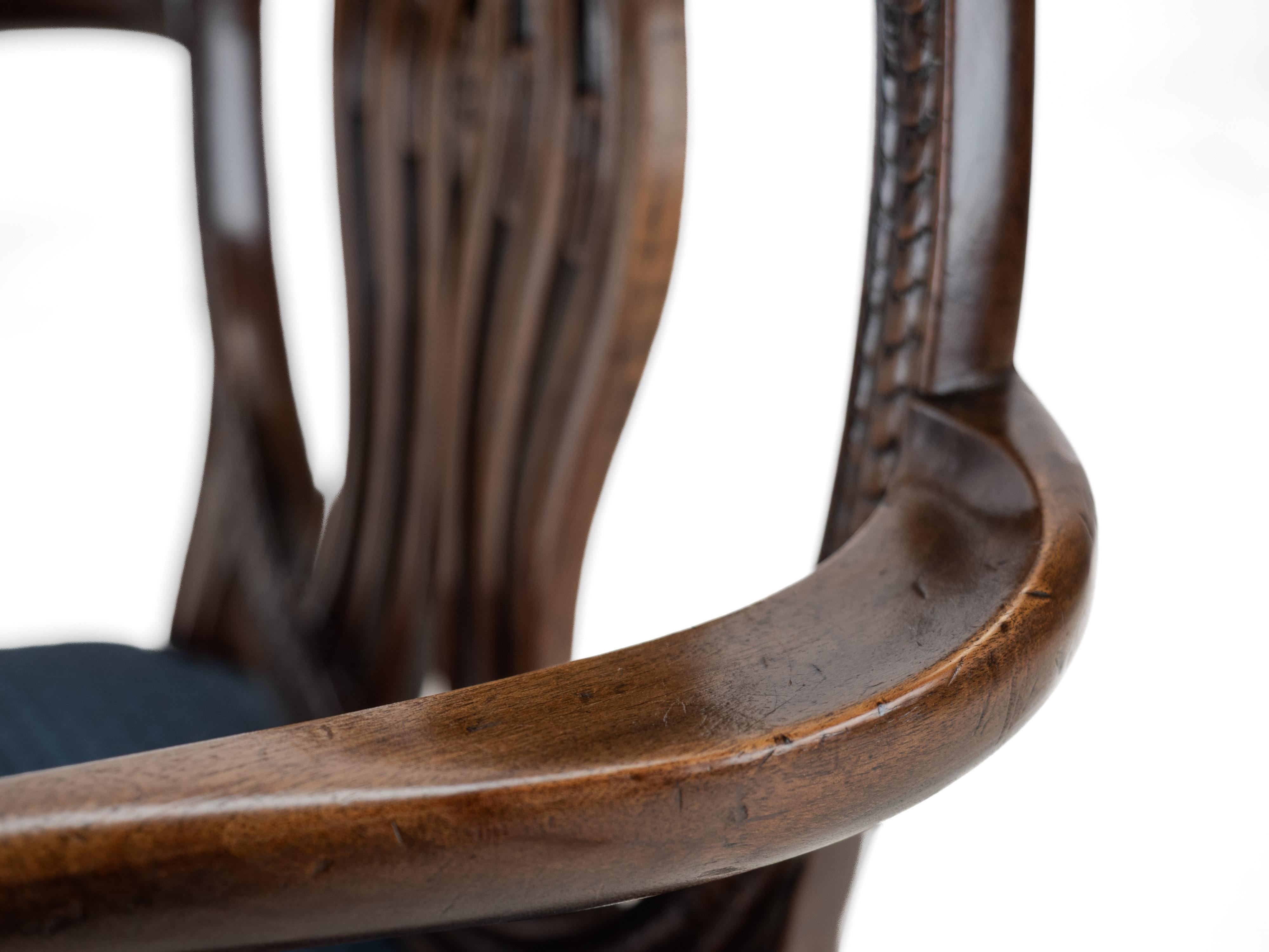 Coppia di poltrone George IV in mogano George Hepplewhite c1820 Georgiano Inizio 19° secolo in vendita 13