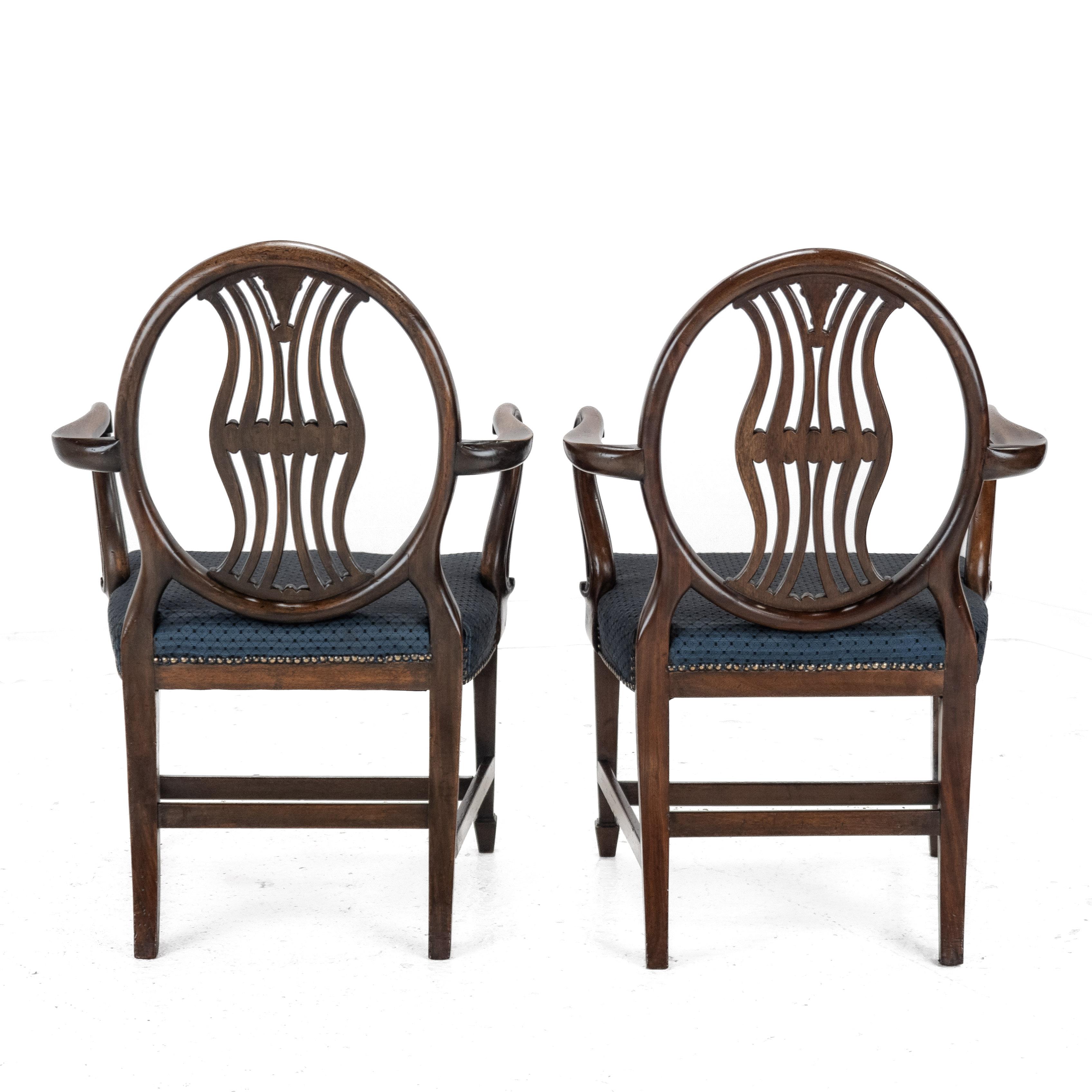 Coppia di poltrone George IV in mogano George Hepplewhite c1820 Georgiano Inizio 19° secolo In condizioni buone in vendita a Leeds, GB