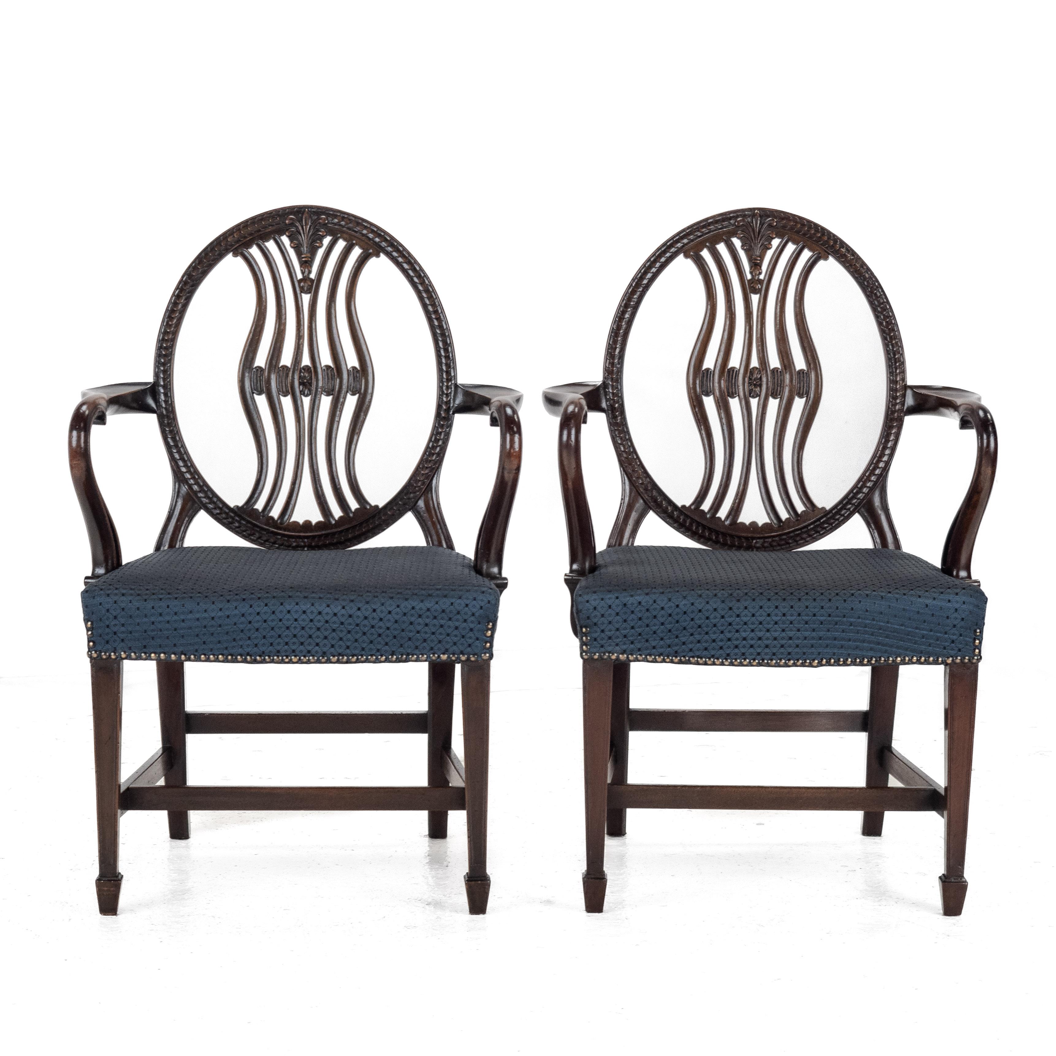 Mogano Coppia di poltrone George IV in mogano George Hepplewhite c1820 Georgiano Inizio 19° secolo in vendita