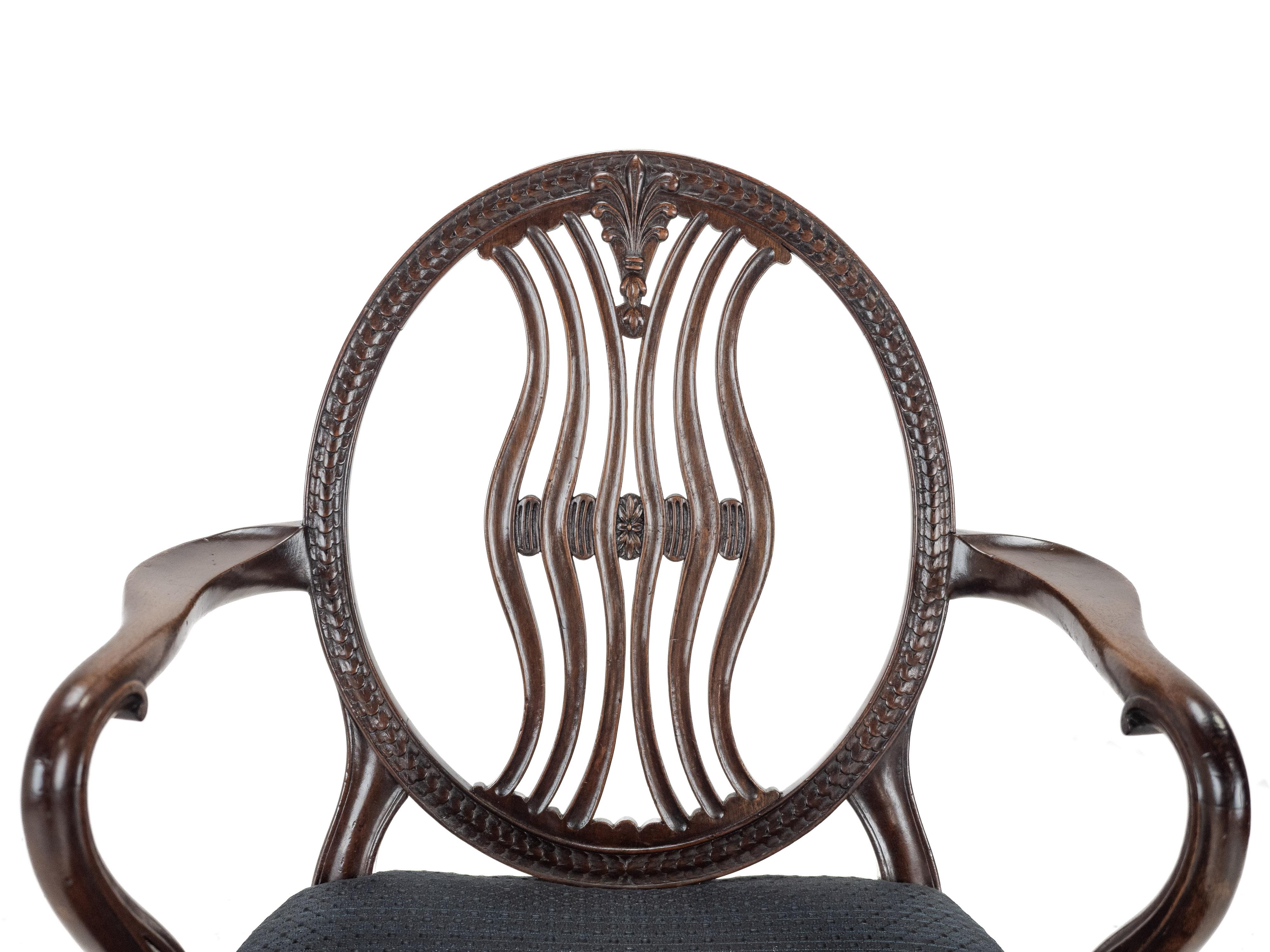 Coppia di poltrone George IV in mogano George Hepplewhite c1820 Georgiano Inizio 19° secolo in vendita 2