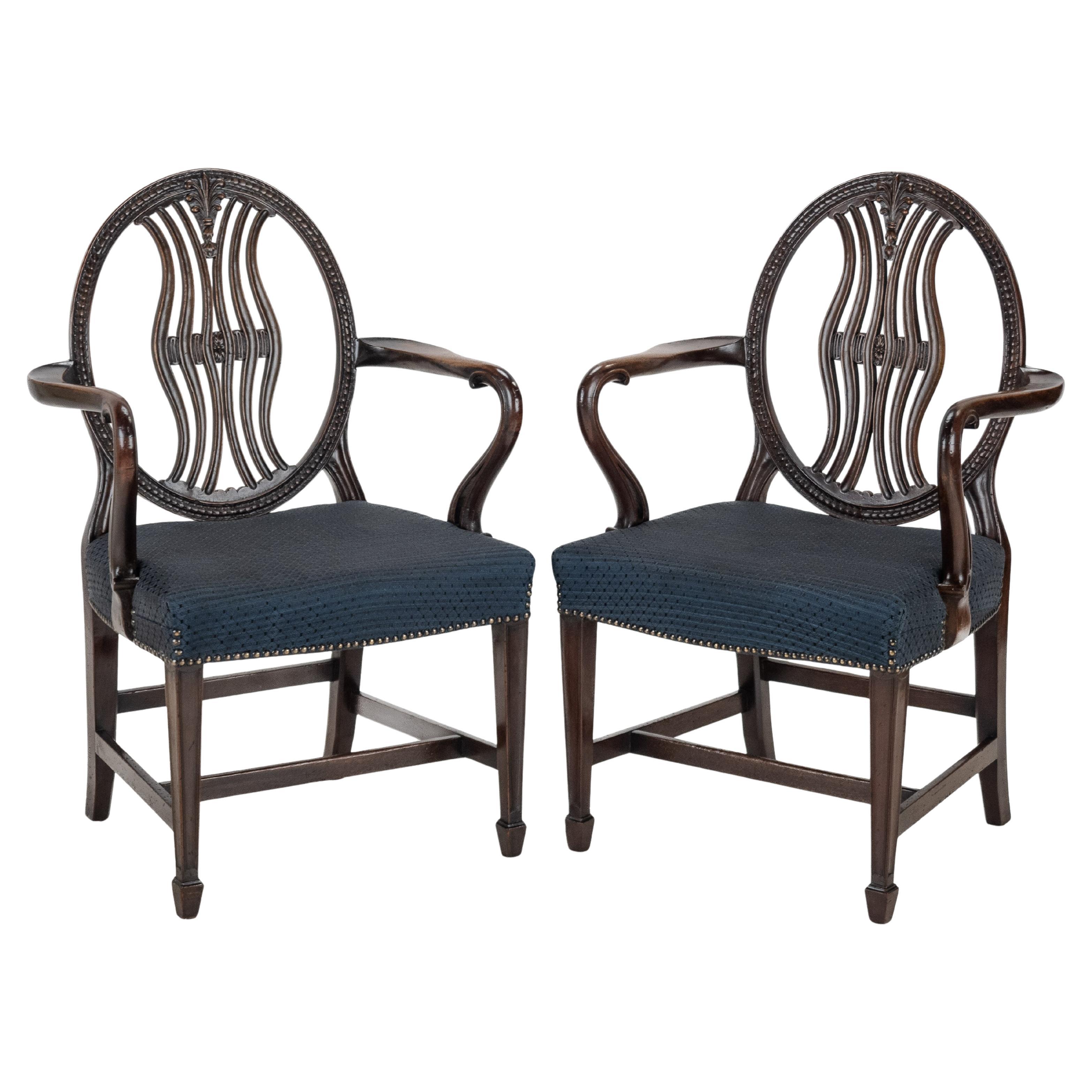 Coppia di poltrone George IV in mogano George Hepplewhite c1820 Georgiano Inizio 19° secolo in vendita