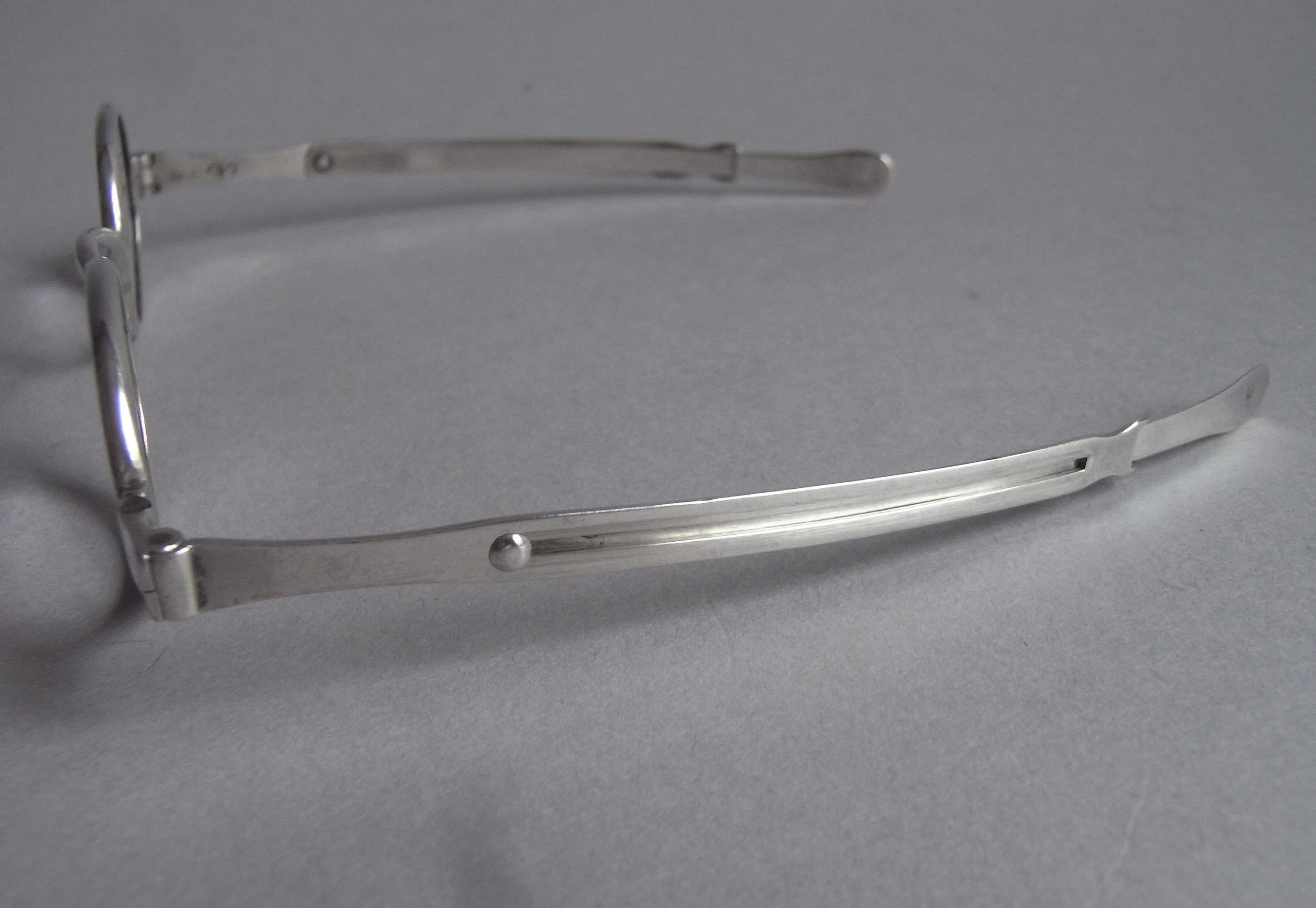 An extremely rare pair of George IV silver Spectacles made in London in 1825 by Edmund Taylor.

The spectacles are of typical form with unusual extendable arms. This rare pair are in excellent condition and still possess their original lenses. The