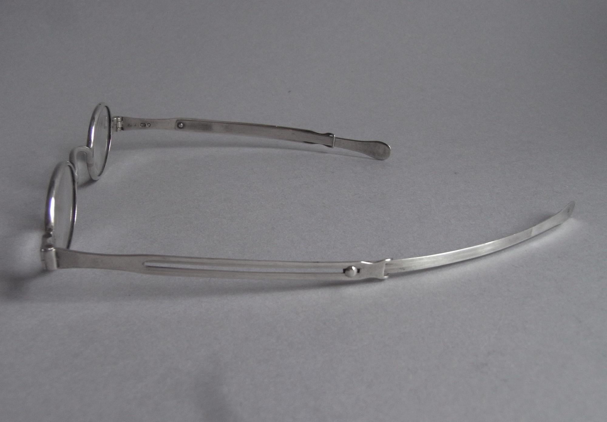 English Pair of George IV Silver Spectacles Made in London by Edmund Taylor, 1825 For Sale