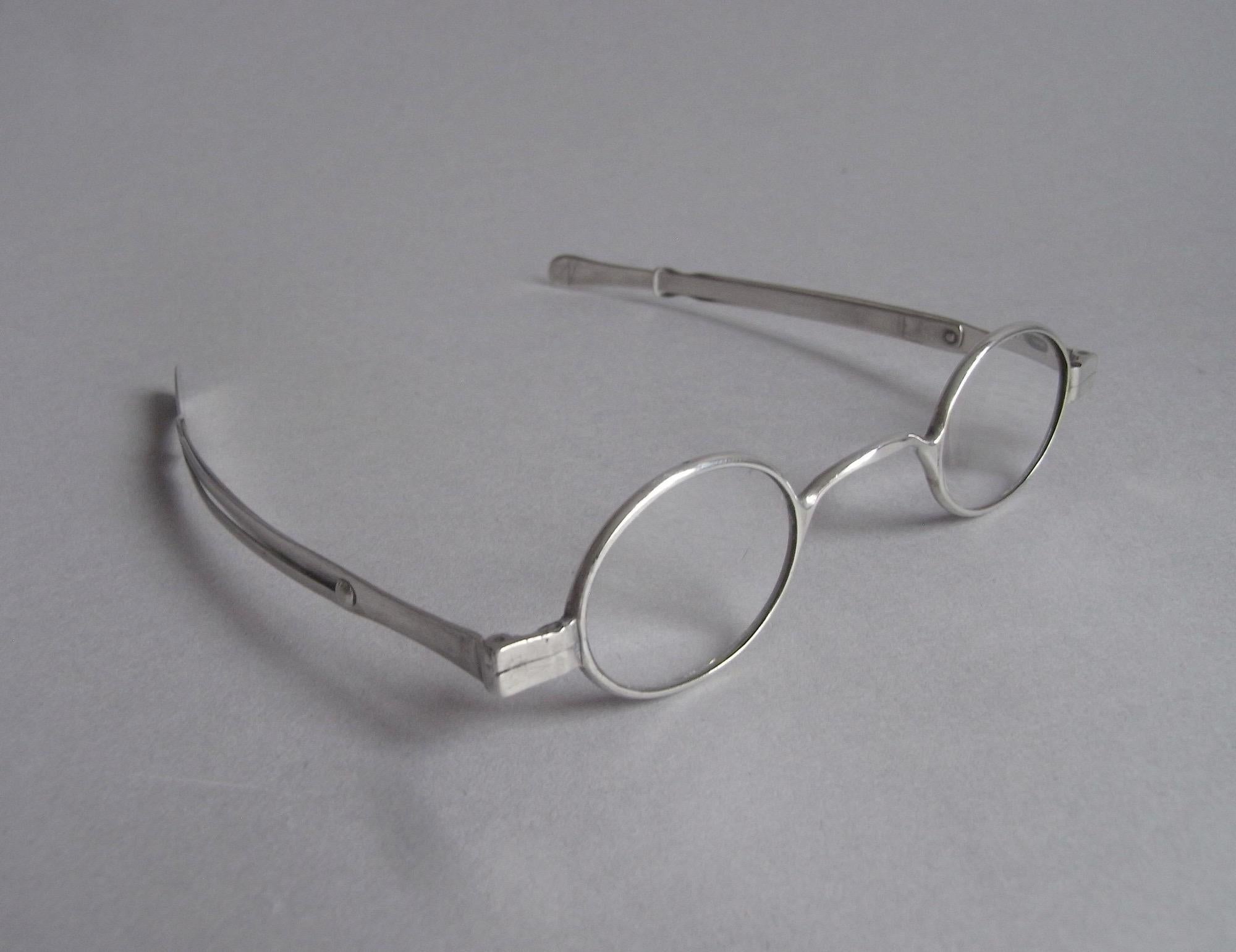 Pair of George IV Silver Spectacles Made in London by Edmund Taylor, 1825 For Sale 1