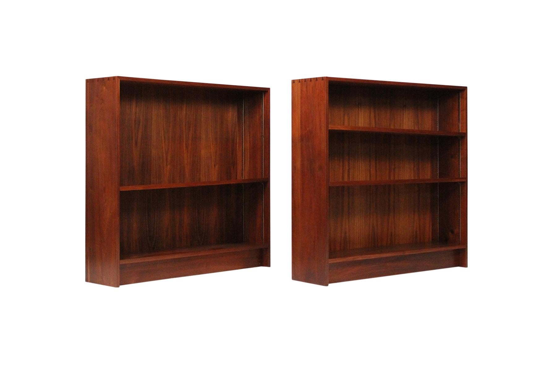 Rarely seen large bookcases by Nakashima in walnut, circa 1968.
In excellent condition and with provenance.