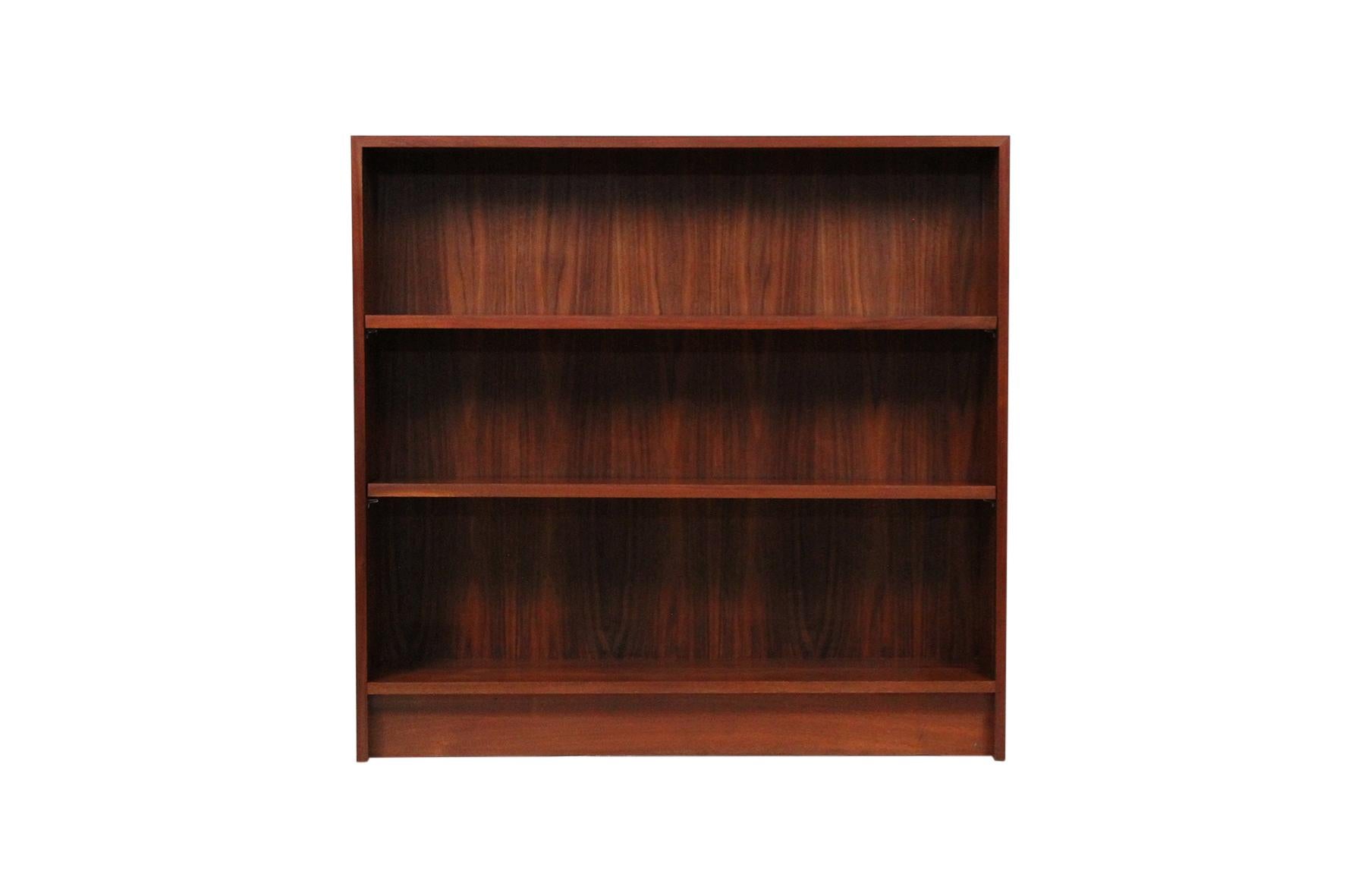 Pair of George Nakashima Bookcases, 1968 In Good Condition In Pawtucket, RI