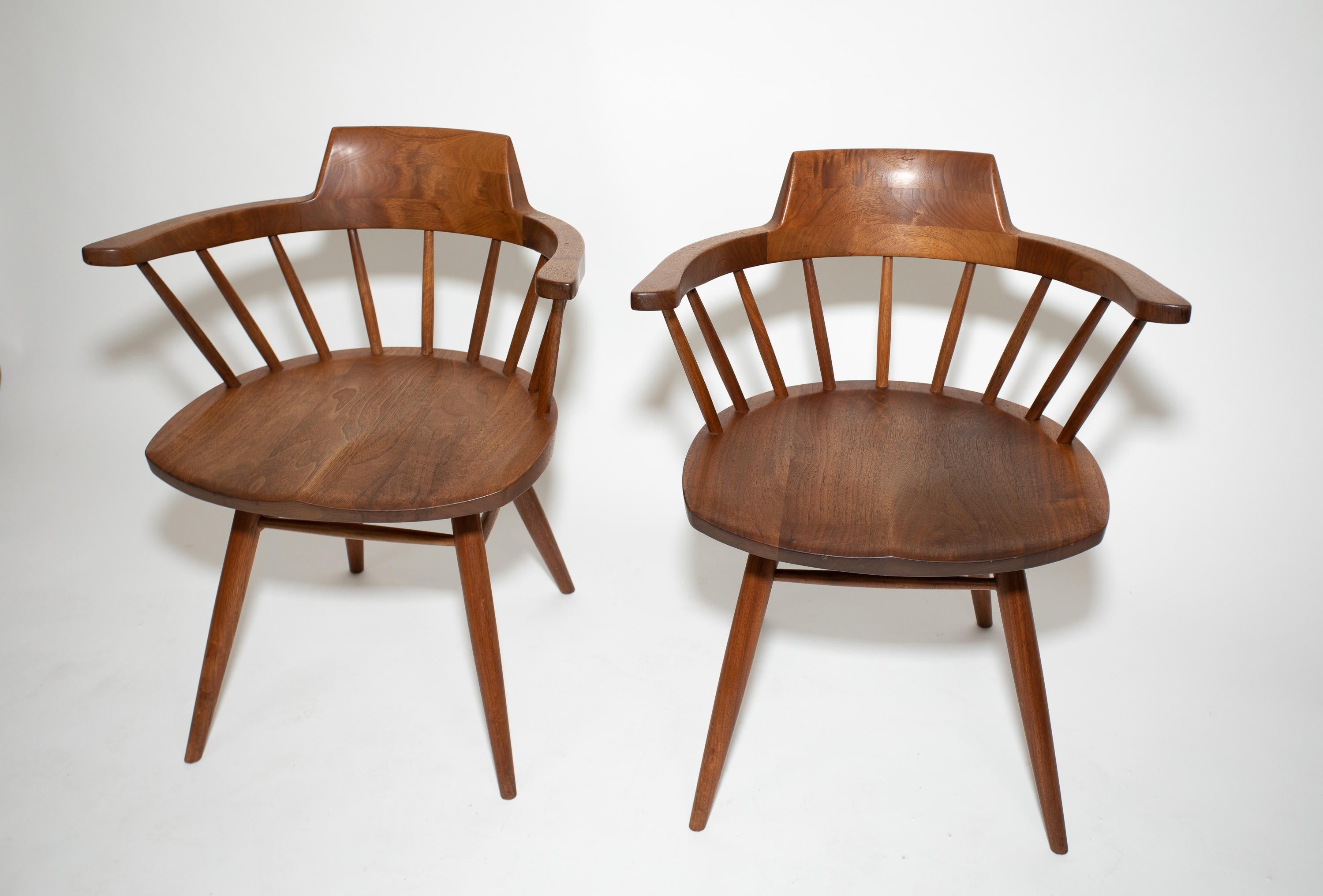 Nord-américain Paire de chaises « capitaine » de George Nakashima en vente