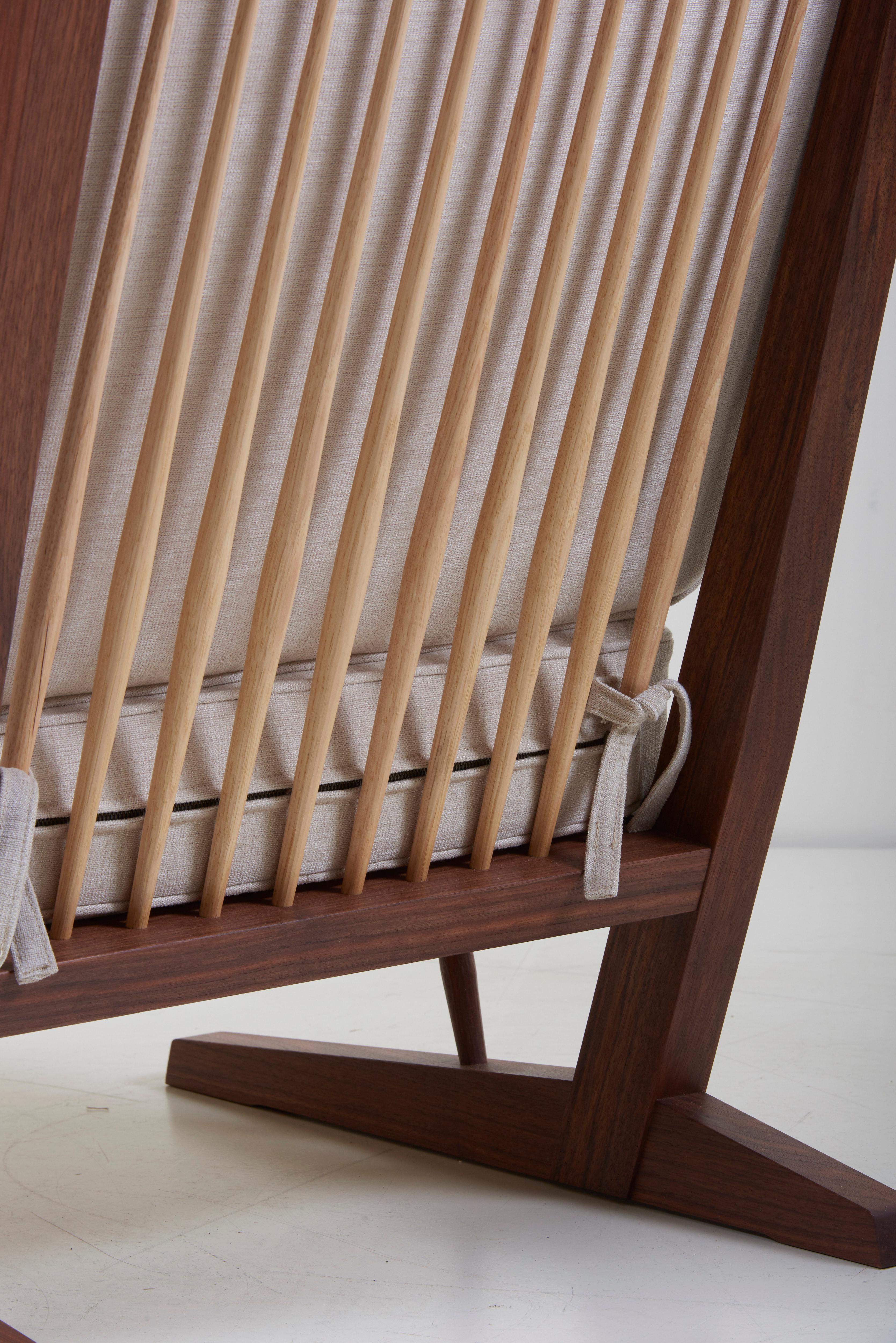 Paire de chaises longues conoids de Mira Nakashima d'après un design de George Nakashima en vente 7
