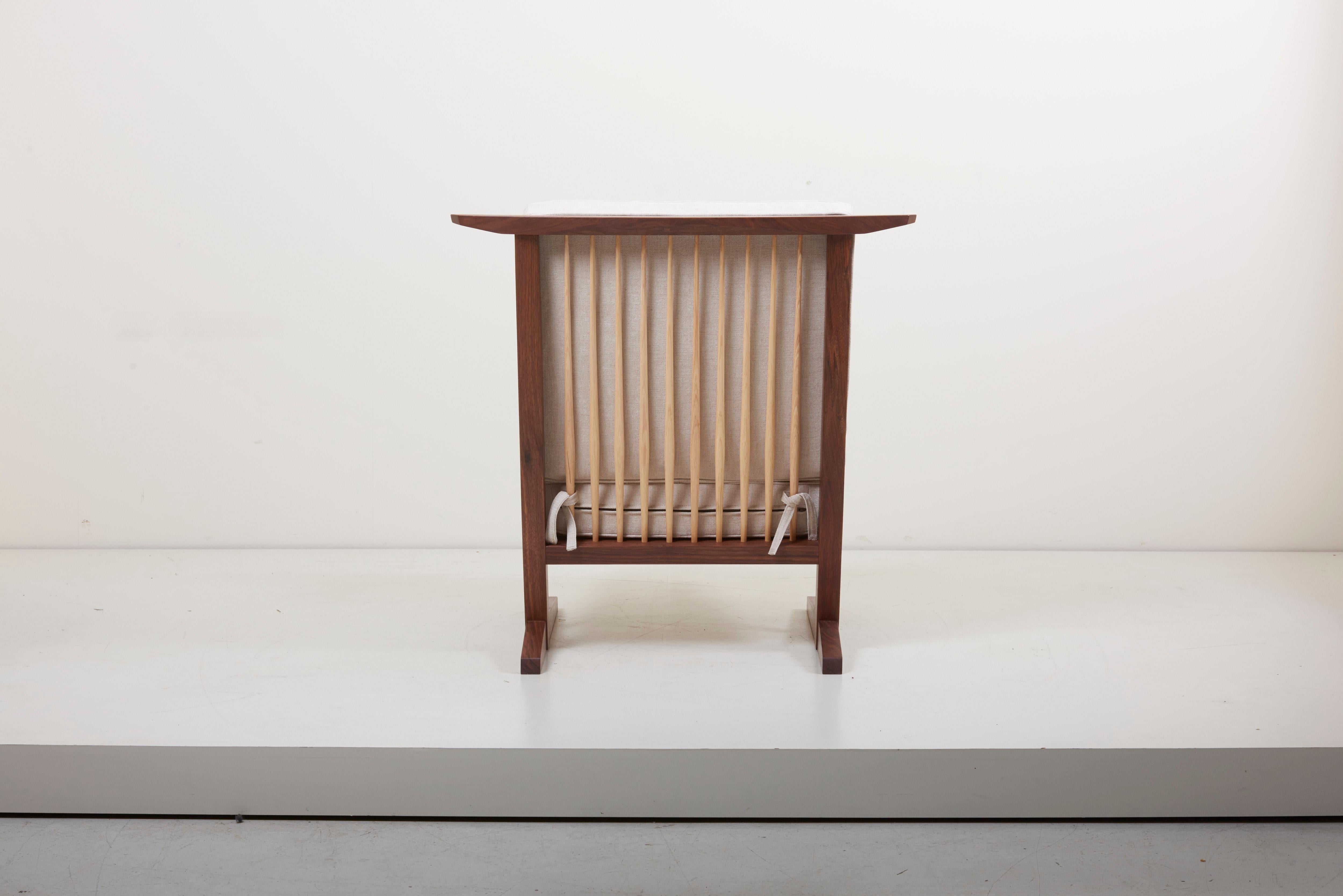 XXIe siècle et contemporain Paire de chaises longues conoids de Mira Nakashima d'après un design de George Nakashima  en vente