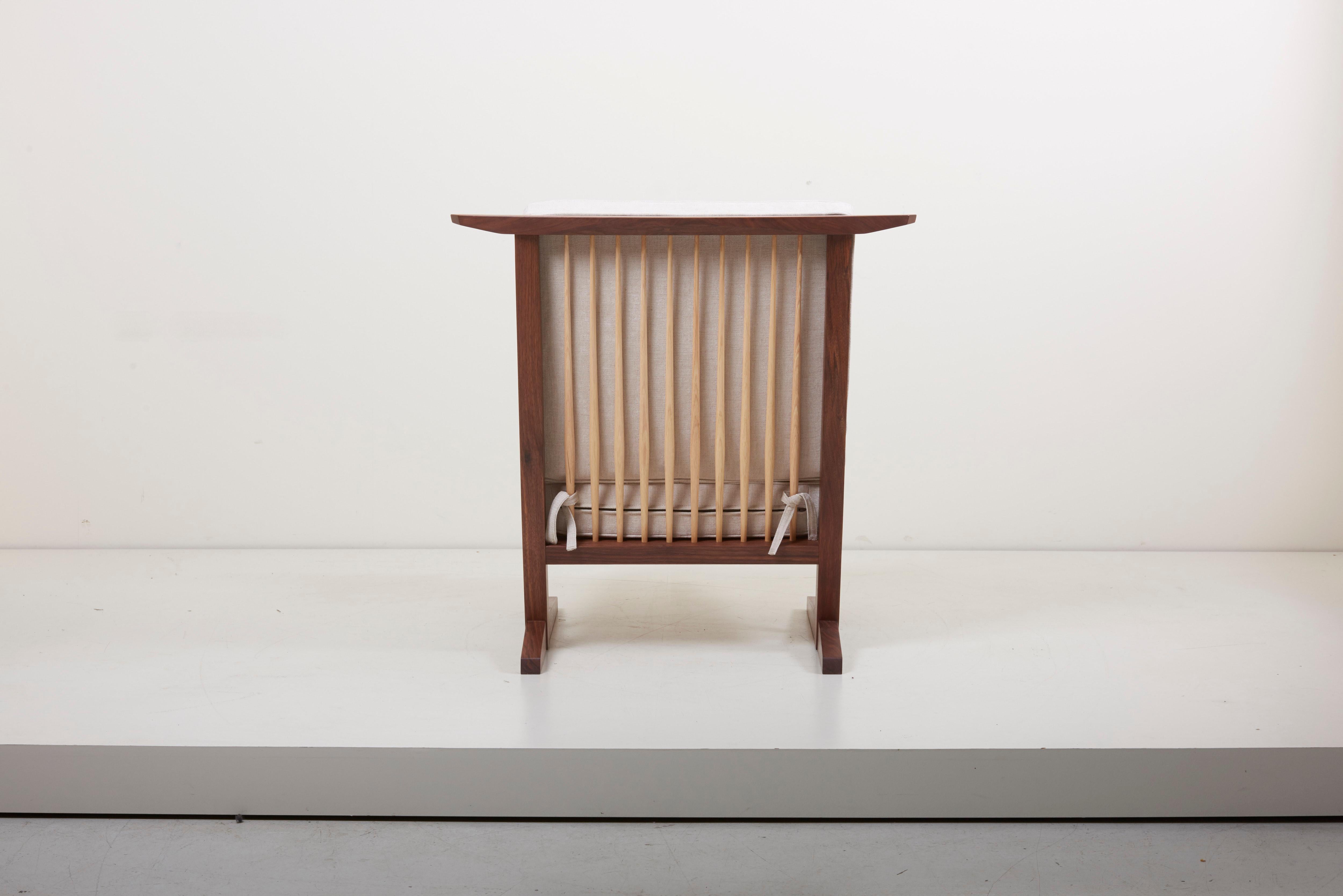 XXIe siècle et contemporain Paire de chaises longues conoids de Mira Nakashima d'après un design de George Nakashima en vente