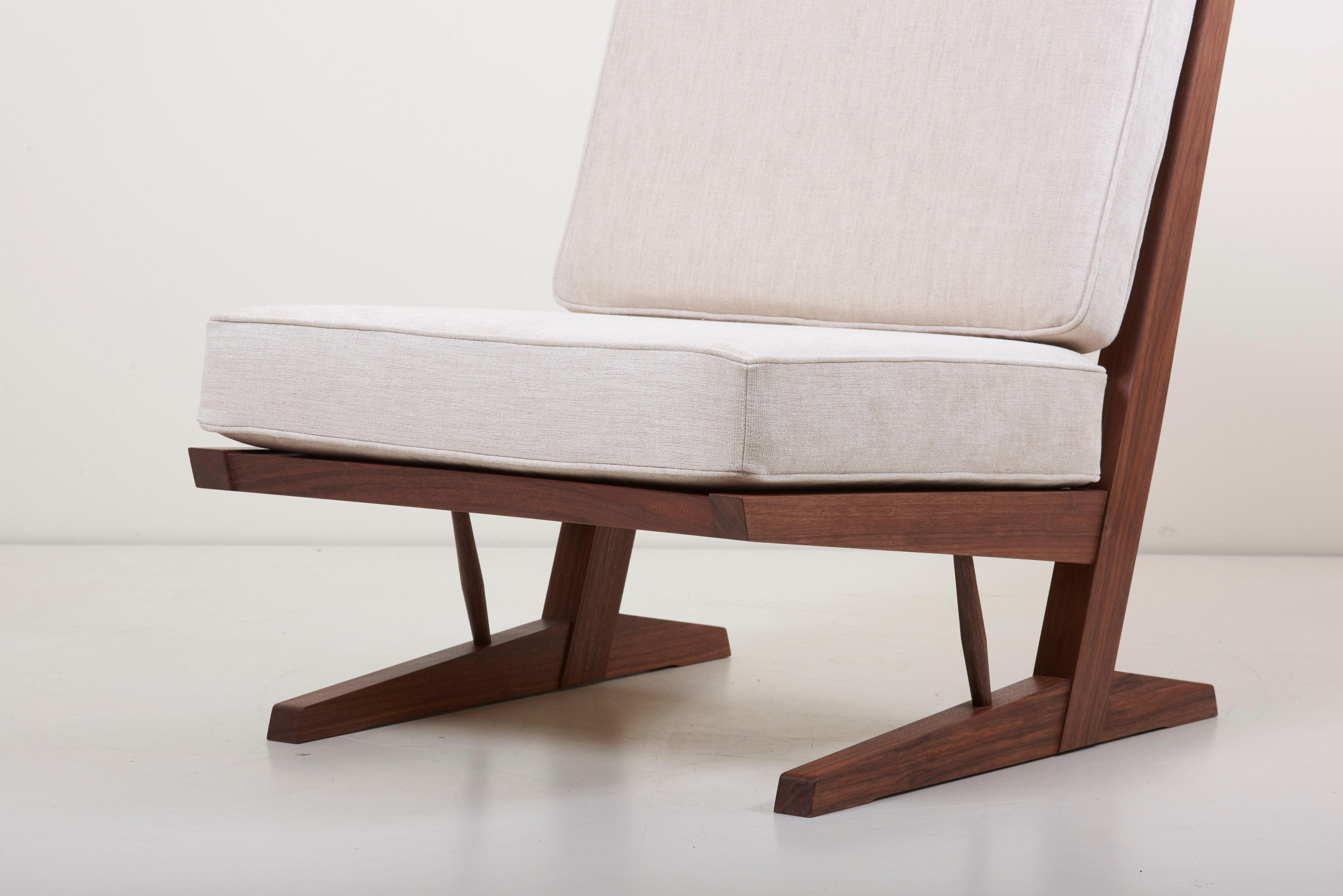 Paire de chaises longues conoids de Mira Nakashima d'après un design de George Nakashima  en vente 2