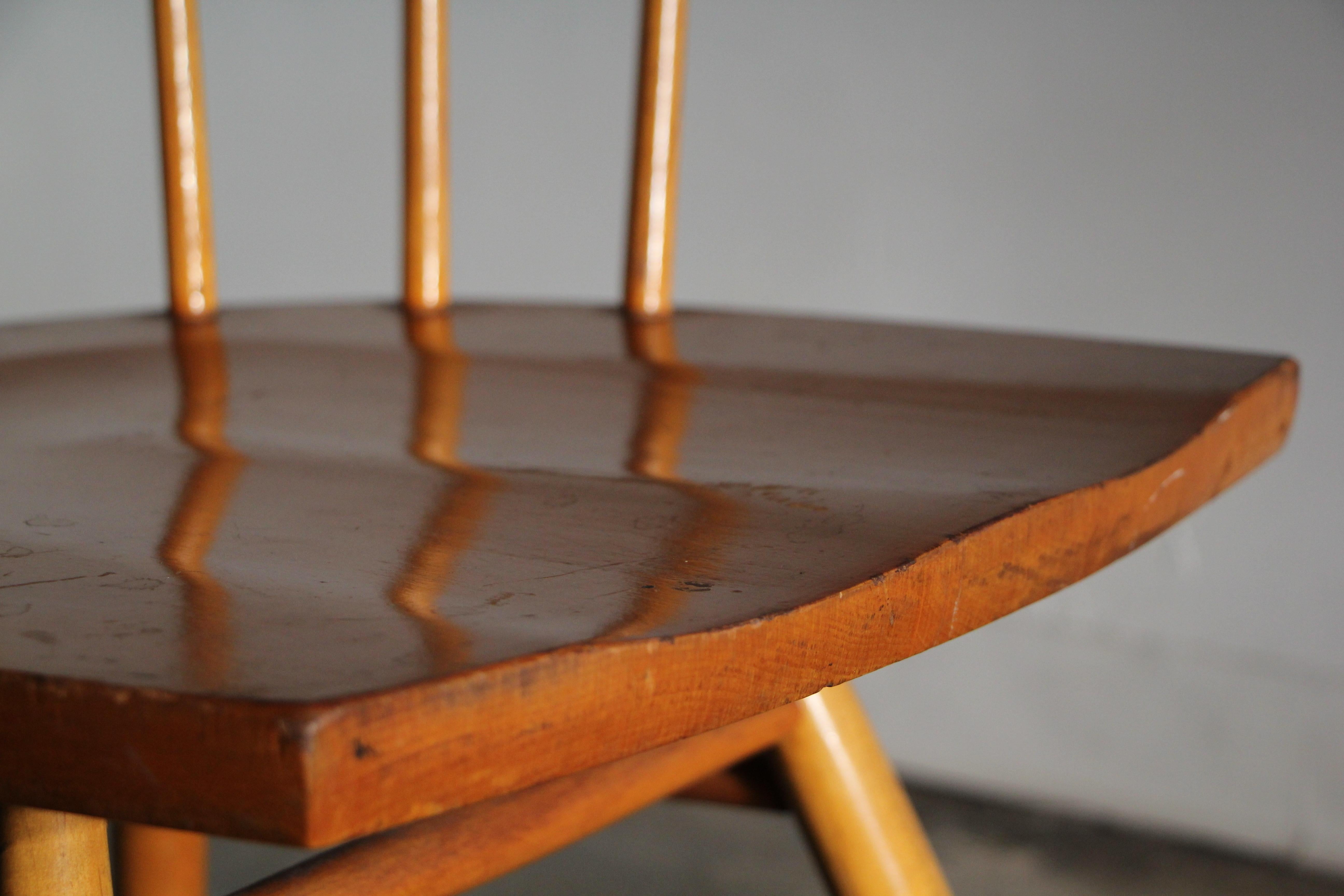 Pair of George Nakashima Hickory Straight Chairs for Knoll, 1940s In Distressed Condition In Coronado, CA
