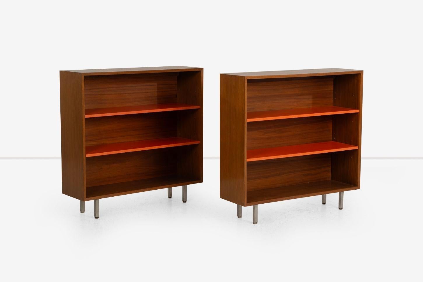 Pareja de librerías George Nelson para Herman Miller en nogal, 1950 Lacado en venta