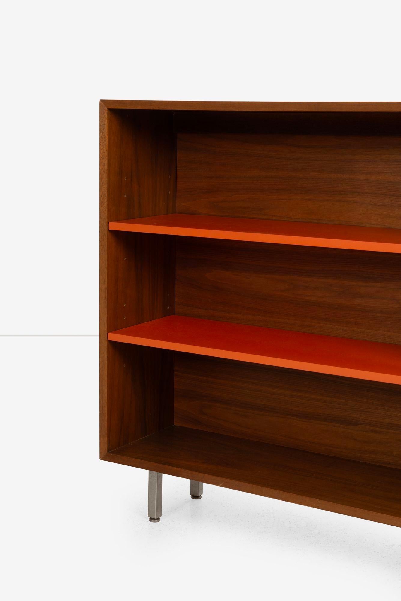 Pareja de librerías George Nelson para Herman Miller en nogal, 1950 Acero en venta