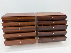 Par de cómodas «Thin Edge» de cinco cajones de palisandro de George Nelson. Está en perfecto estado.