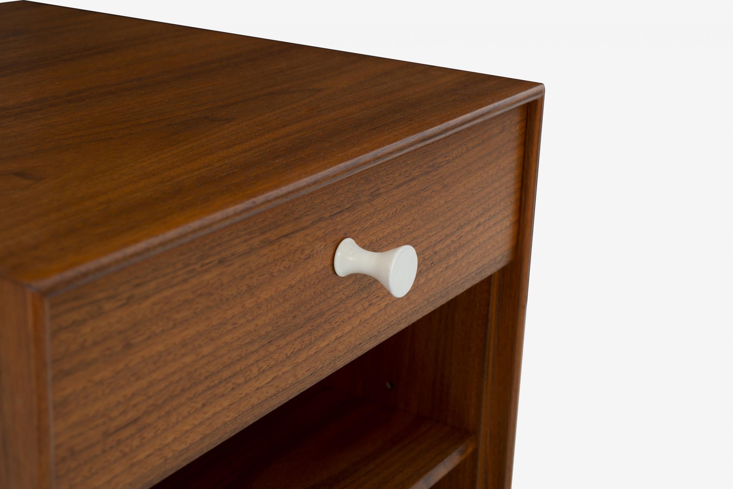 Pair of George Nelson Thin-Edge Nightstands for Herman Miller In Good Condition In Chicago, IL