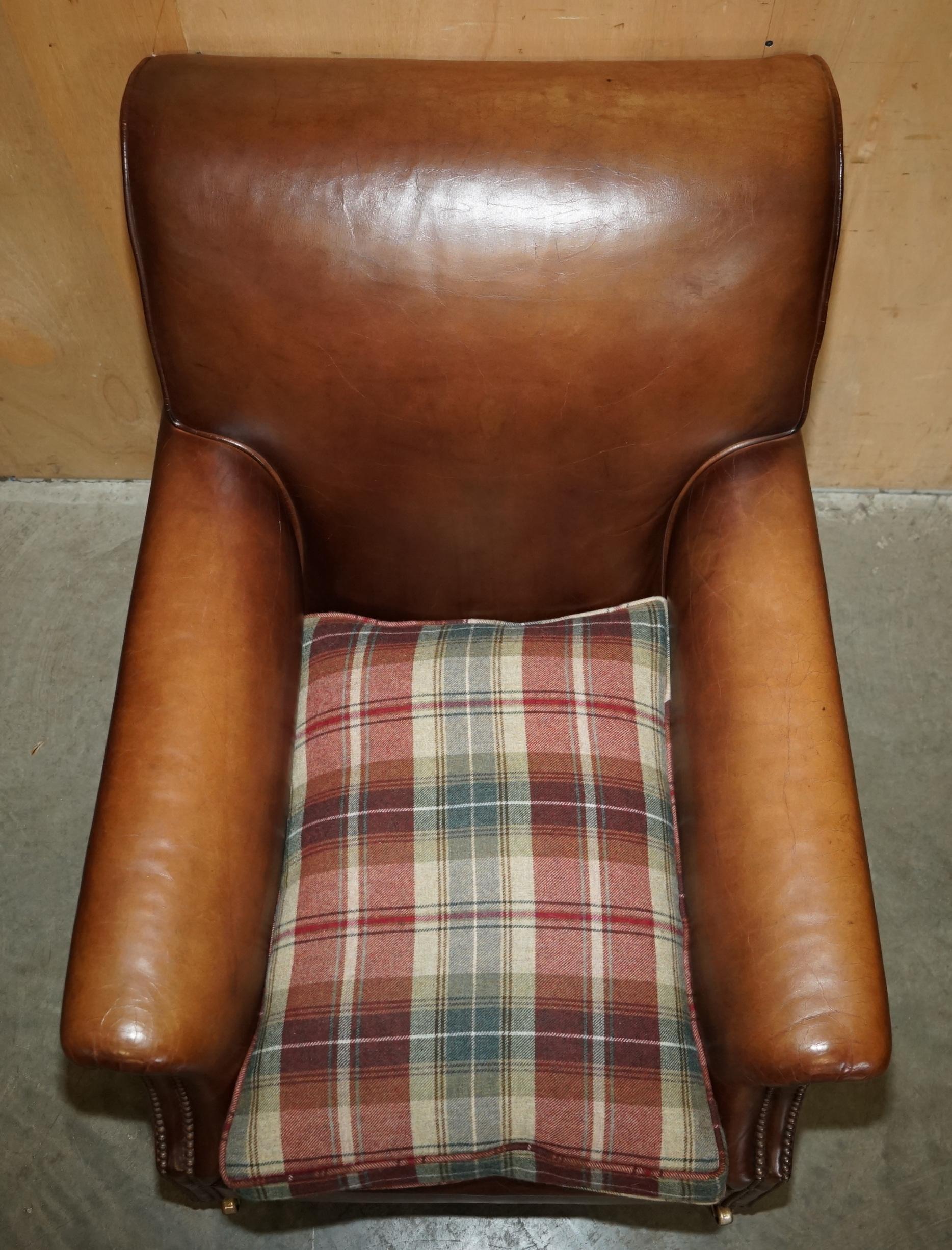 PAIR OF GEORGE SMITH BROWN LEATHER SiGNATURE SCROLL TARTAN CUSHIONS ARMCHAIRS in vendita 2