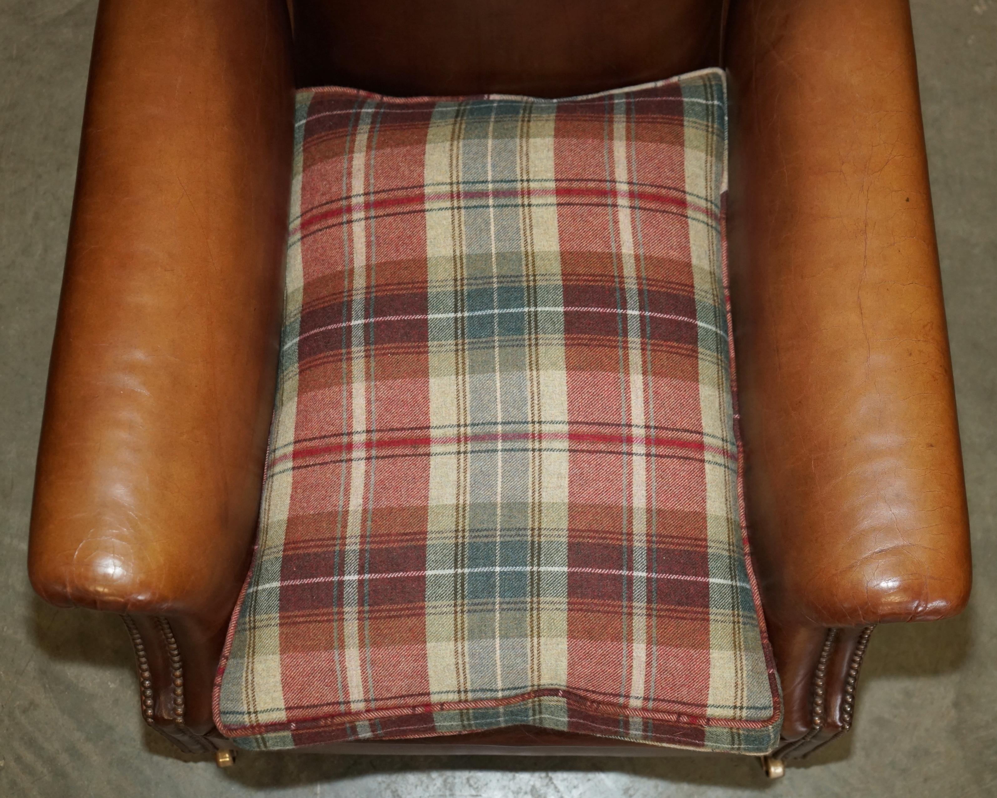 PAIR OF GEORGE SMITH BROWN LEATHER SiGNATURE SCROLL TARTAN CUSHIONS ARMCHAIRS in vendita 3