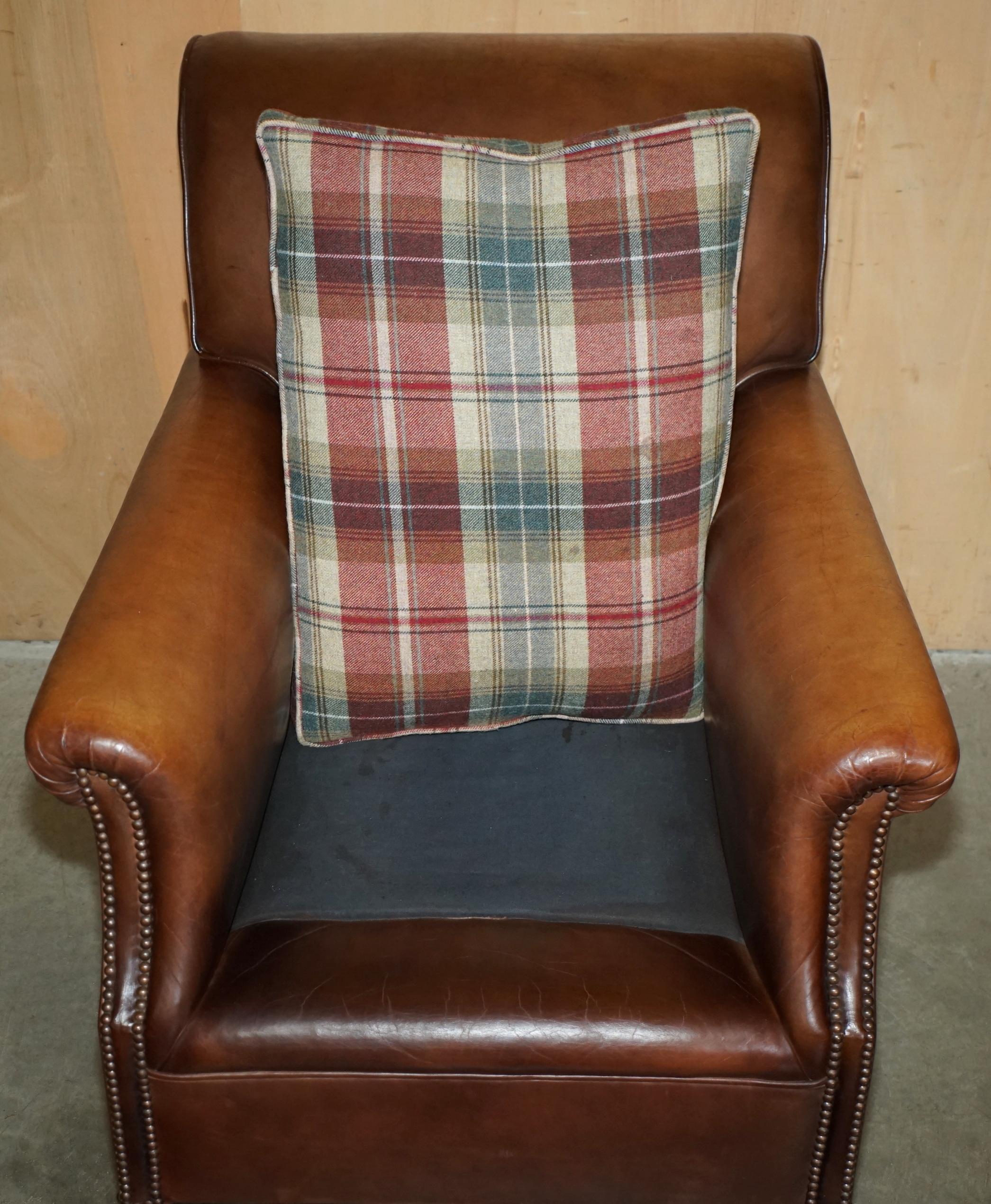PAIR OF GEORGE SMITH BROWN LEATHER SiGNATURE SCROLL TARTAN CUSHIONS ARMCHAIRS in vendita 4