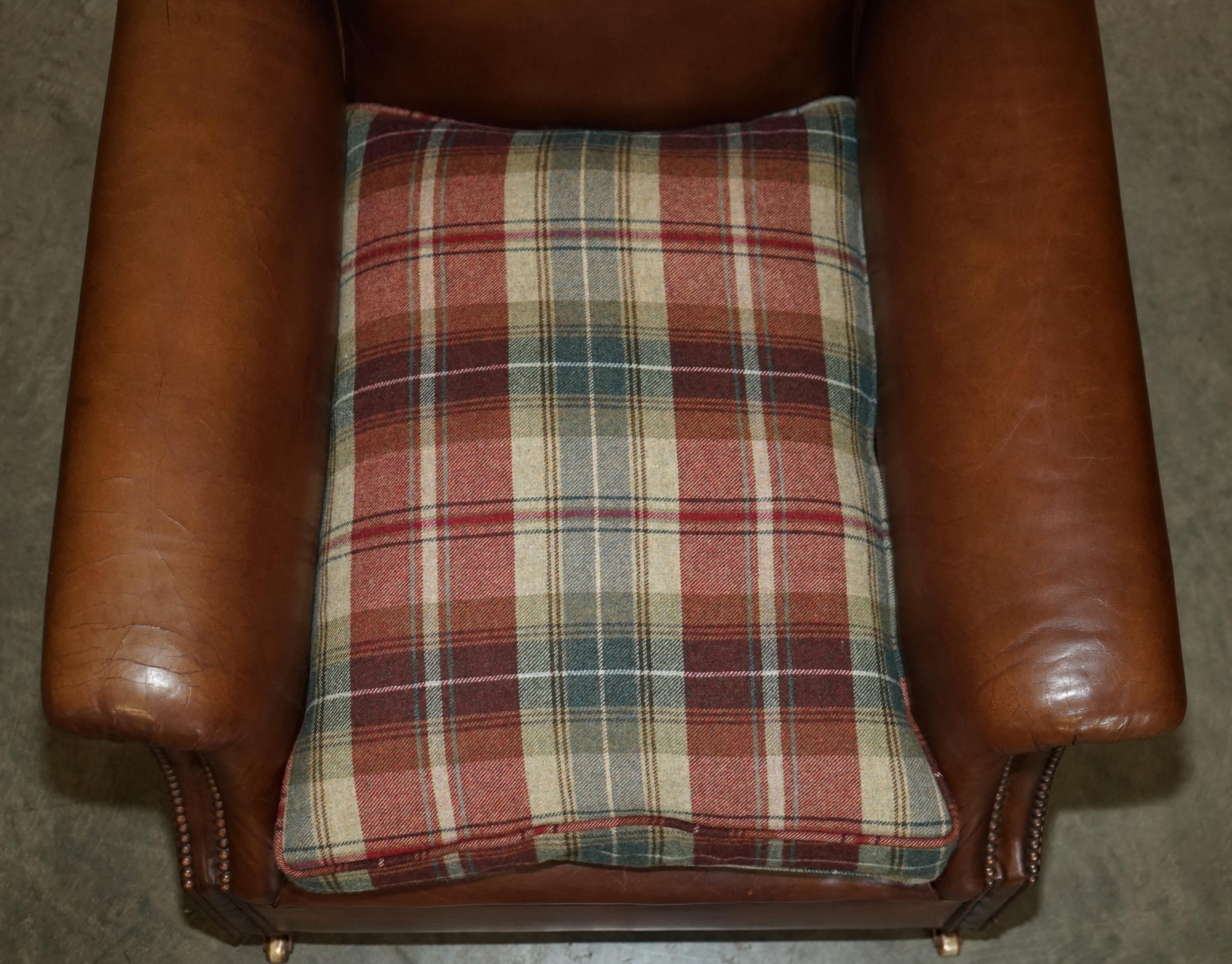 PAIR OF GEORGE SMITH BROWN LEATHER SiGNATURE SCROLL TARTAN CUSHIONS ARMCHAIRS in vendita 11