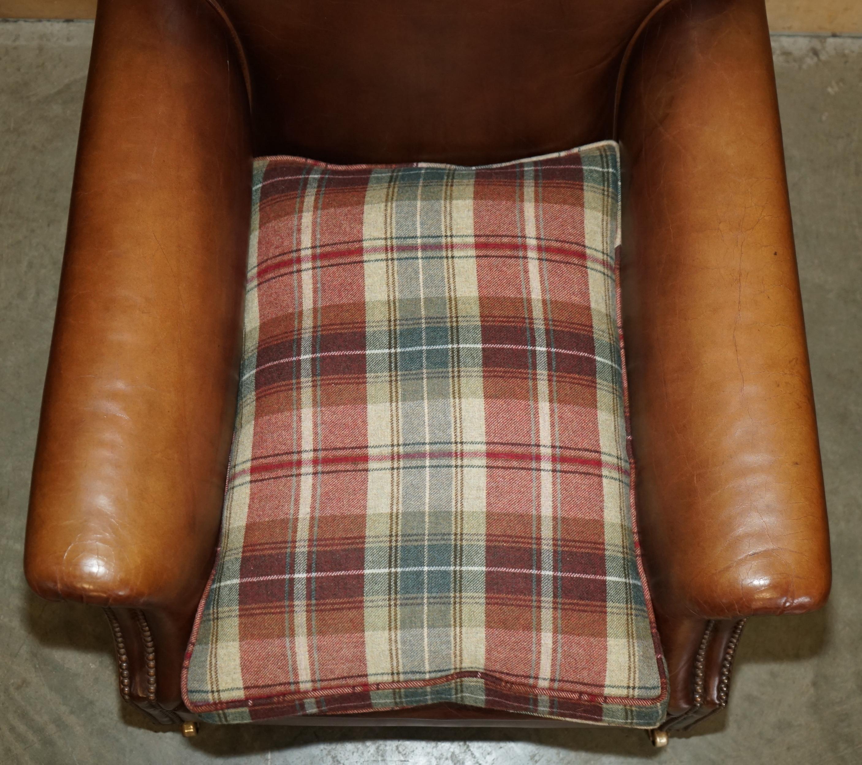 PAIR OF GEORGE SMITH BROWN LEATHER SiGNATURE SCROLL TARTAN CUSHIONS ARMCHAIRS In condizioni buone in vendita a West Sussex, Pulborough