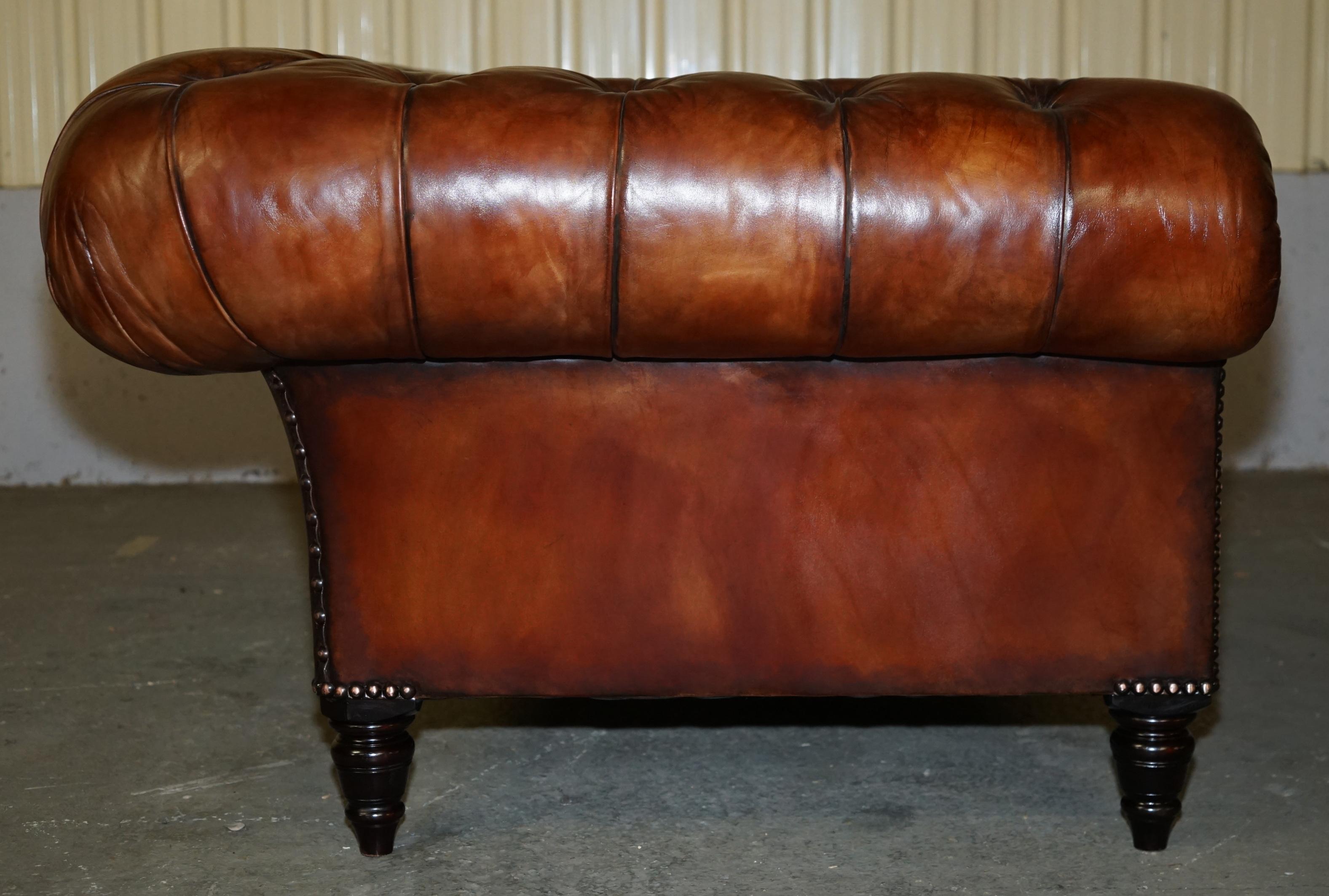 PAIR OF GEORGE SMiTH EARLY VICTORIAN BROWN LEATHER CHESTERFIELD TUFTED SOFAS For Sale 6