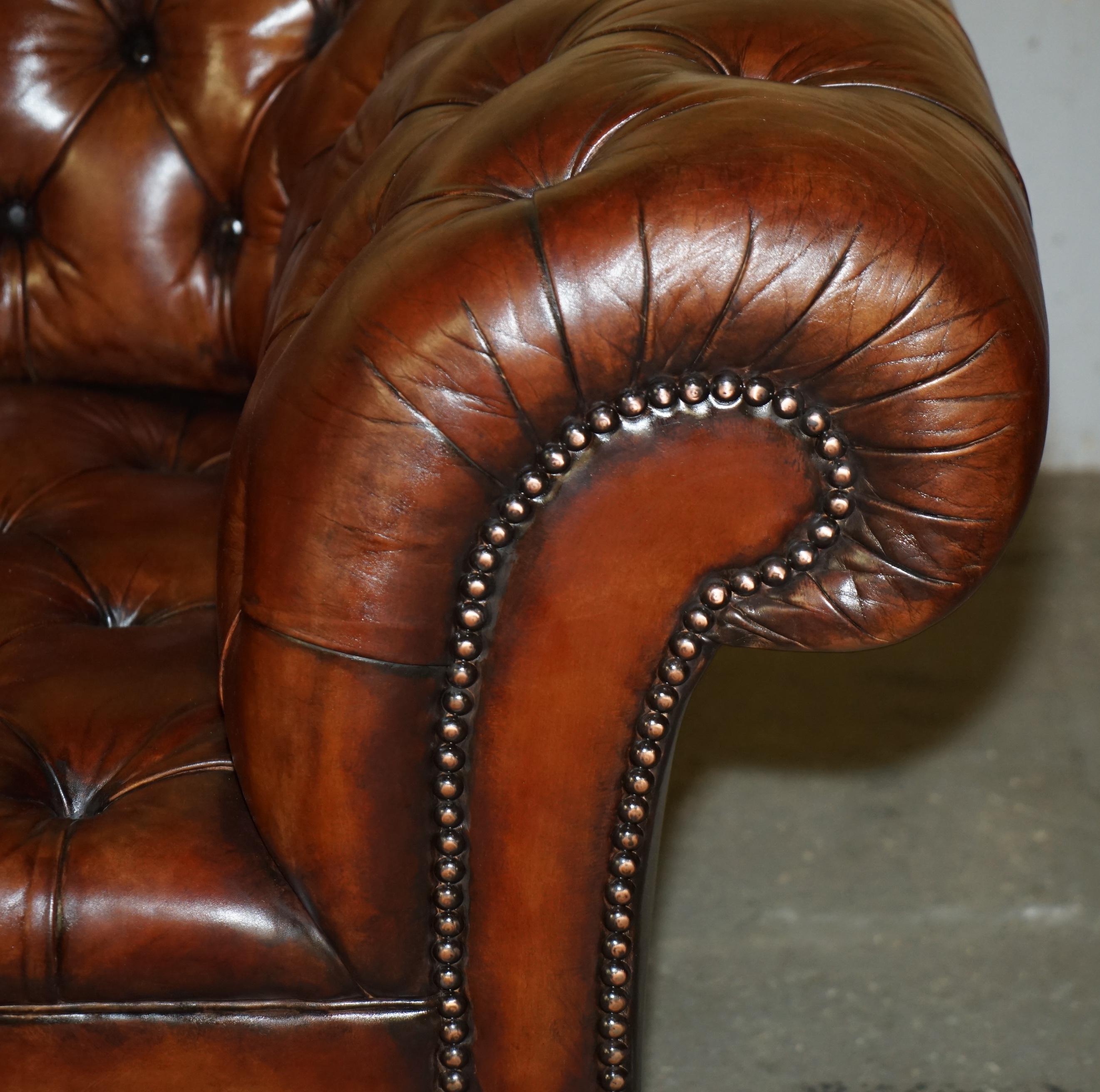 Hand-Crafted PAIR OF GEORGE SMiTH EARLY VICTORIAN BROWN LEATHER CHESTERFIELD TUFTED SOFAS For Sale