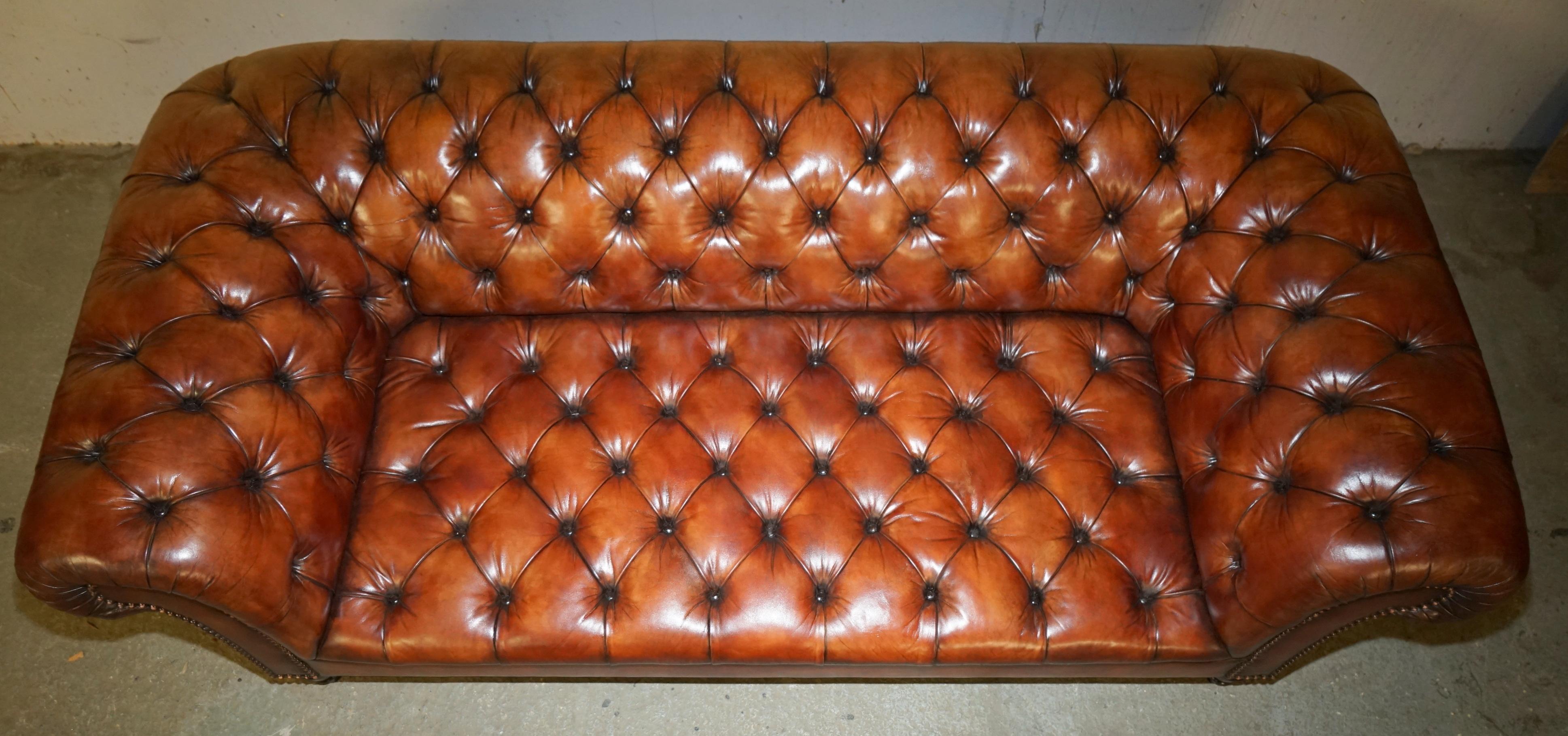20th Century PAIR OF GEORGE SMiTH EARLY VICTORIAN BROWN LEATHER CHESTERFIELD TUFTED SOFAS For Sale