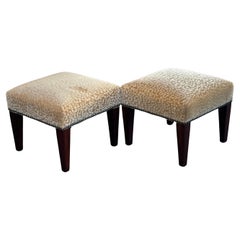 Ein Paar englische George Smith Polsterhocker aus geschnittenem Samt mit Nagelkopfverzierung