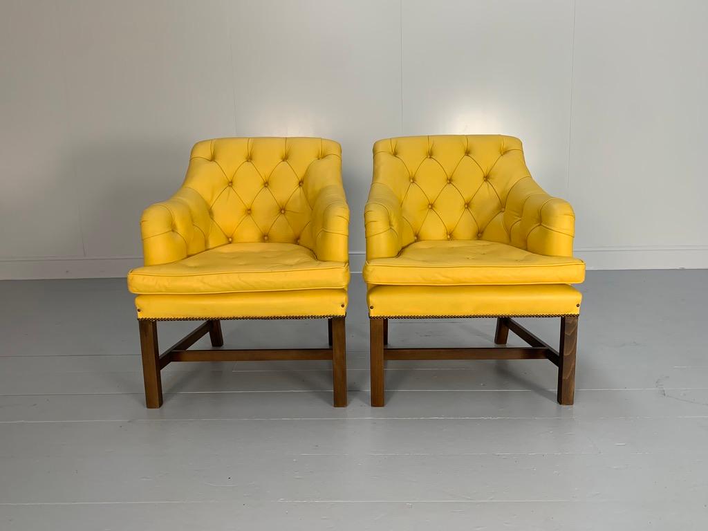 Il s'agit d'une rare et superbe paire identique de fauteuils George Smith 