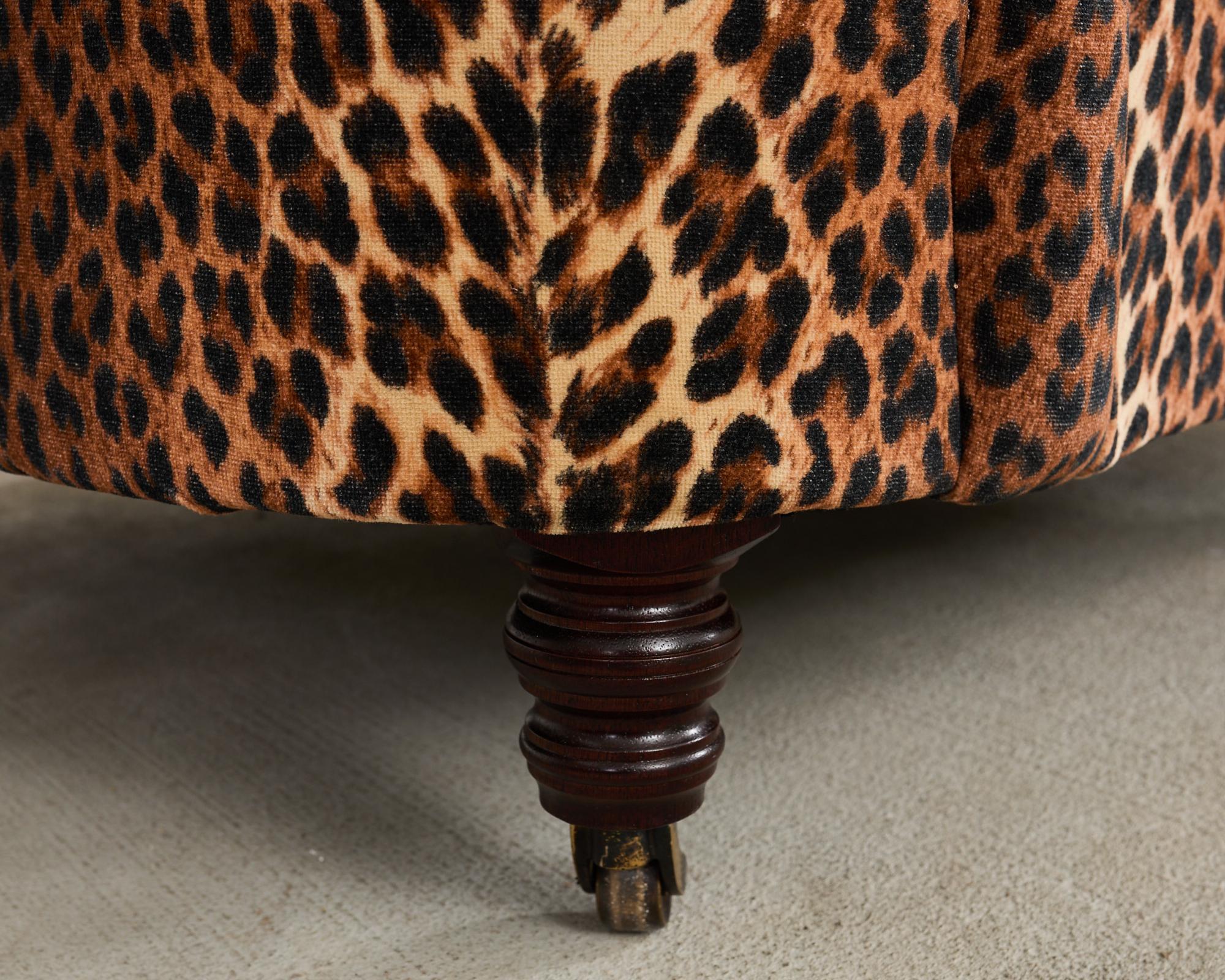 Paar George Smith Jules-Loungesessel aus Leopardensamt im Angebot 5