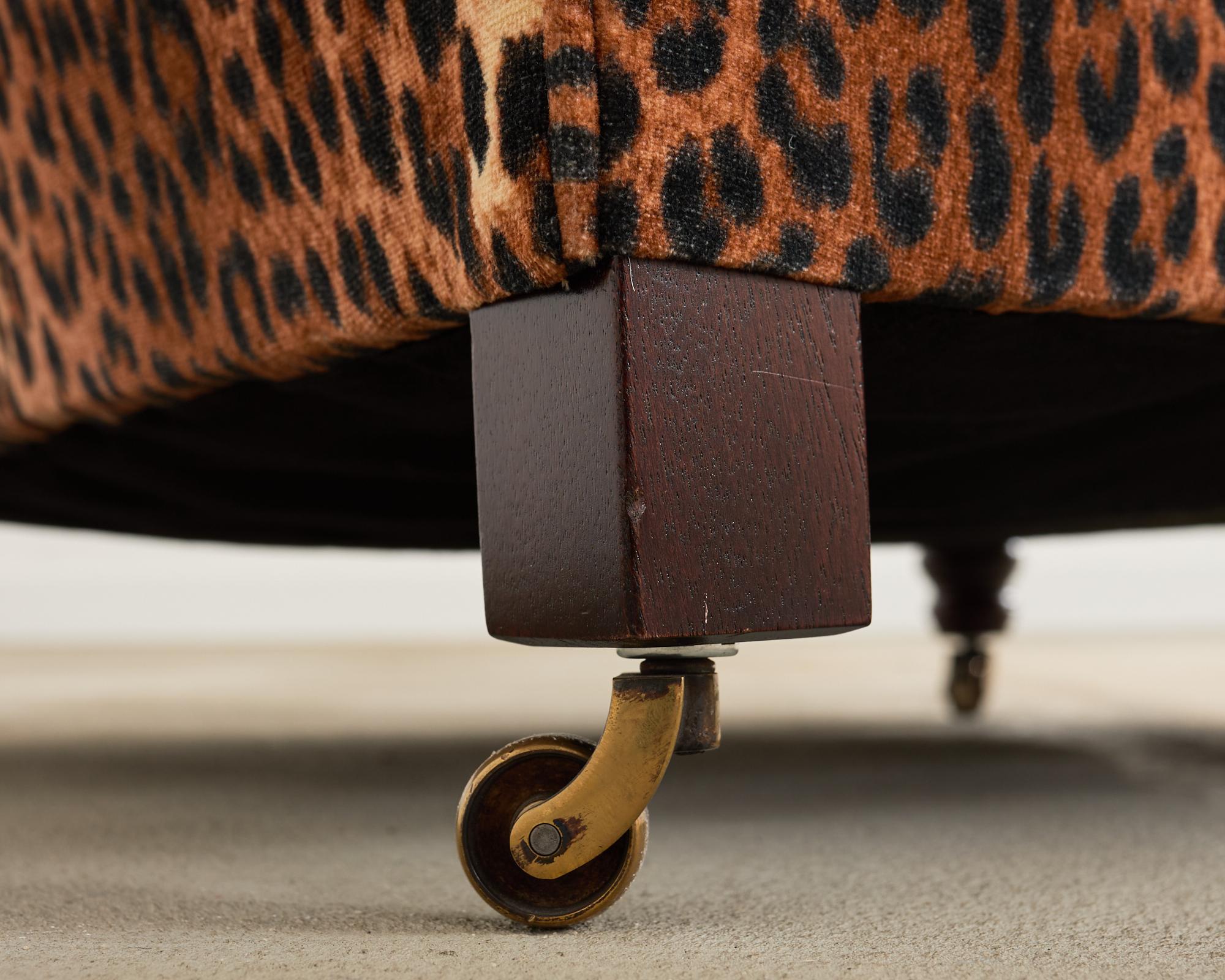 Paar George Smith Jules-Loungesessel aus Leopardensamt im Angebot 11