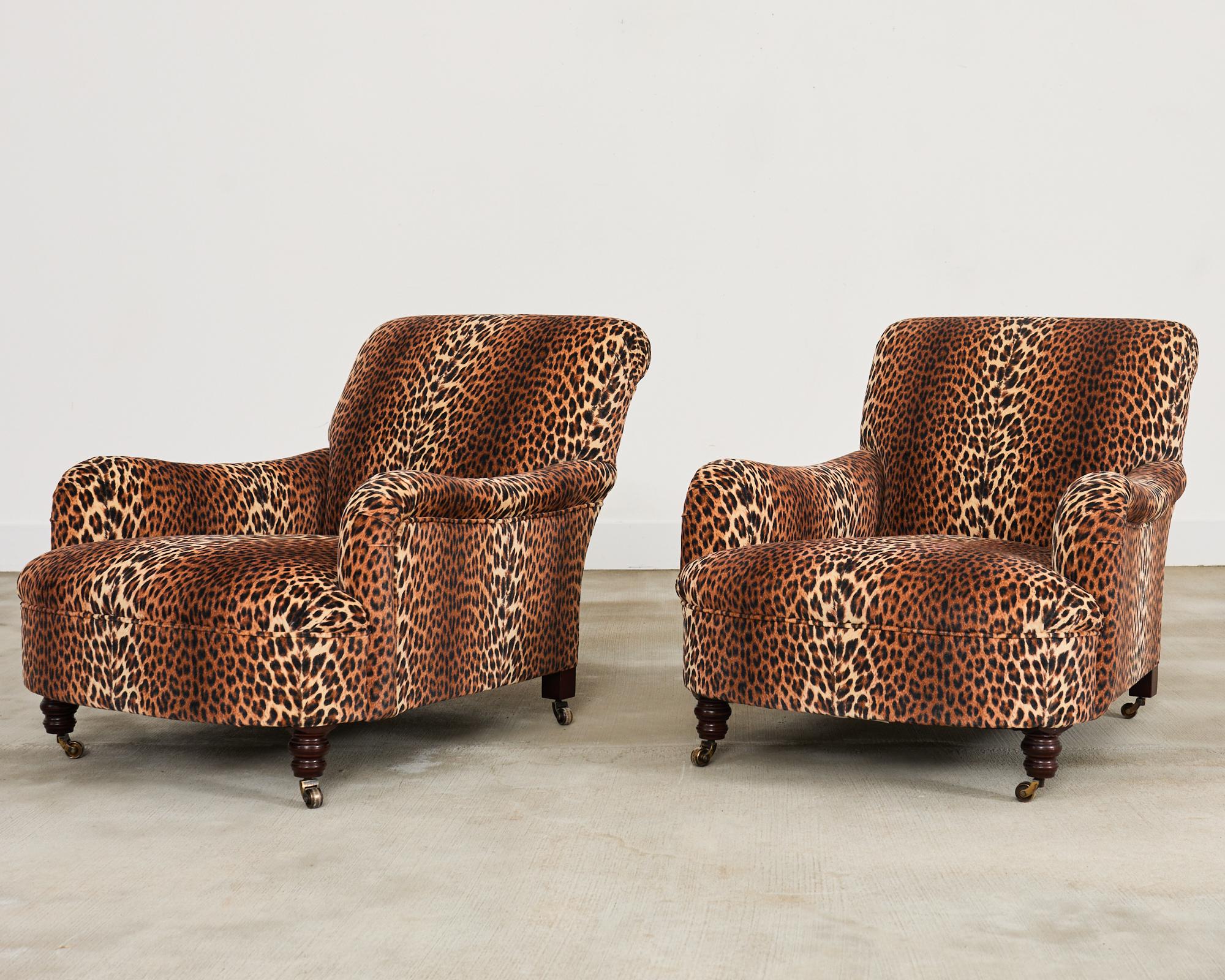 Paar George Smith Jules-Loungesessel aus Leopardensamt (Handgefertigt) im Angebot