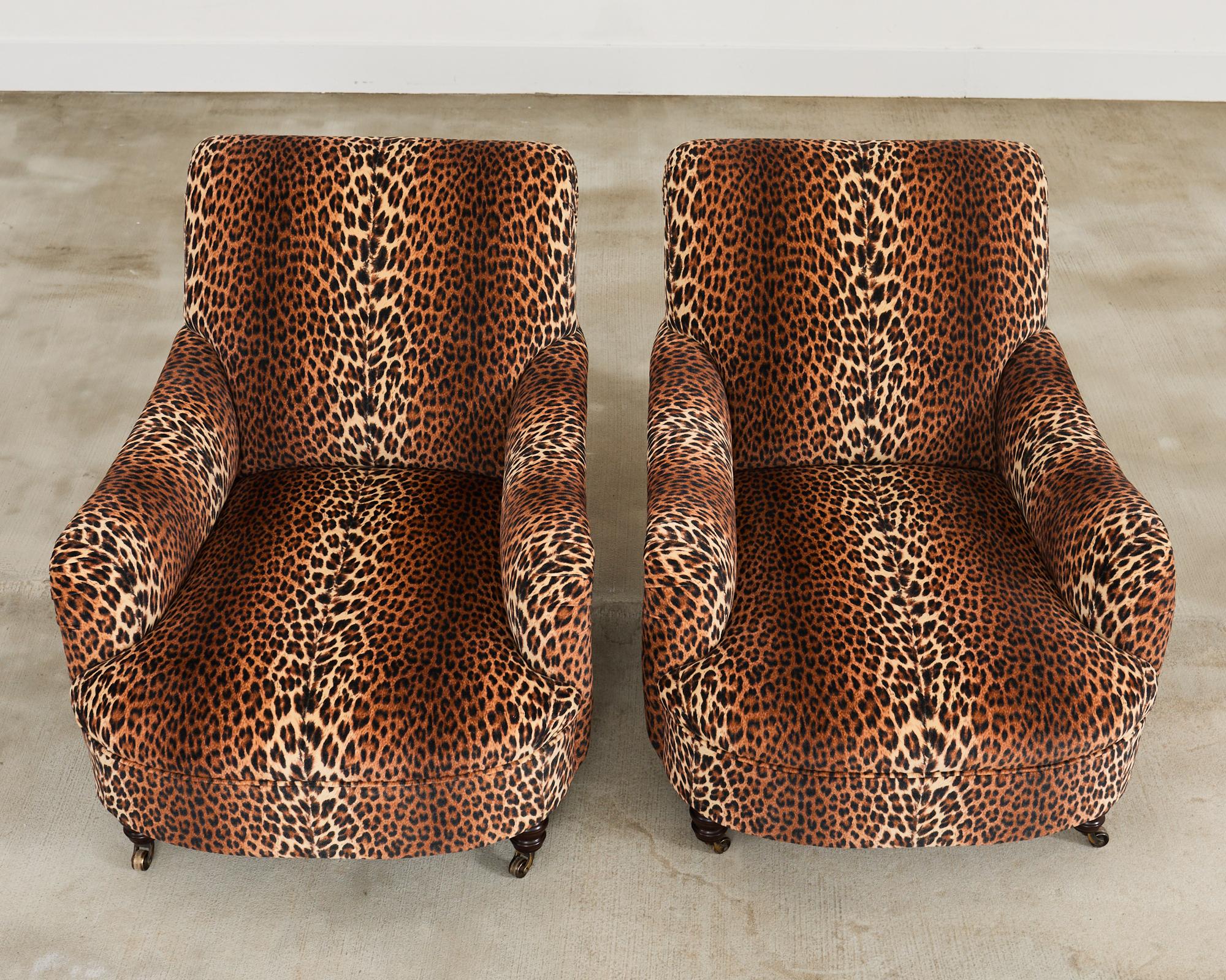 Paar George Smith Jules-Loungesessel aus Leopardensamt im Angebot 1