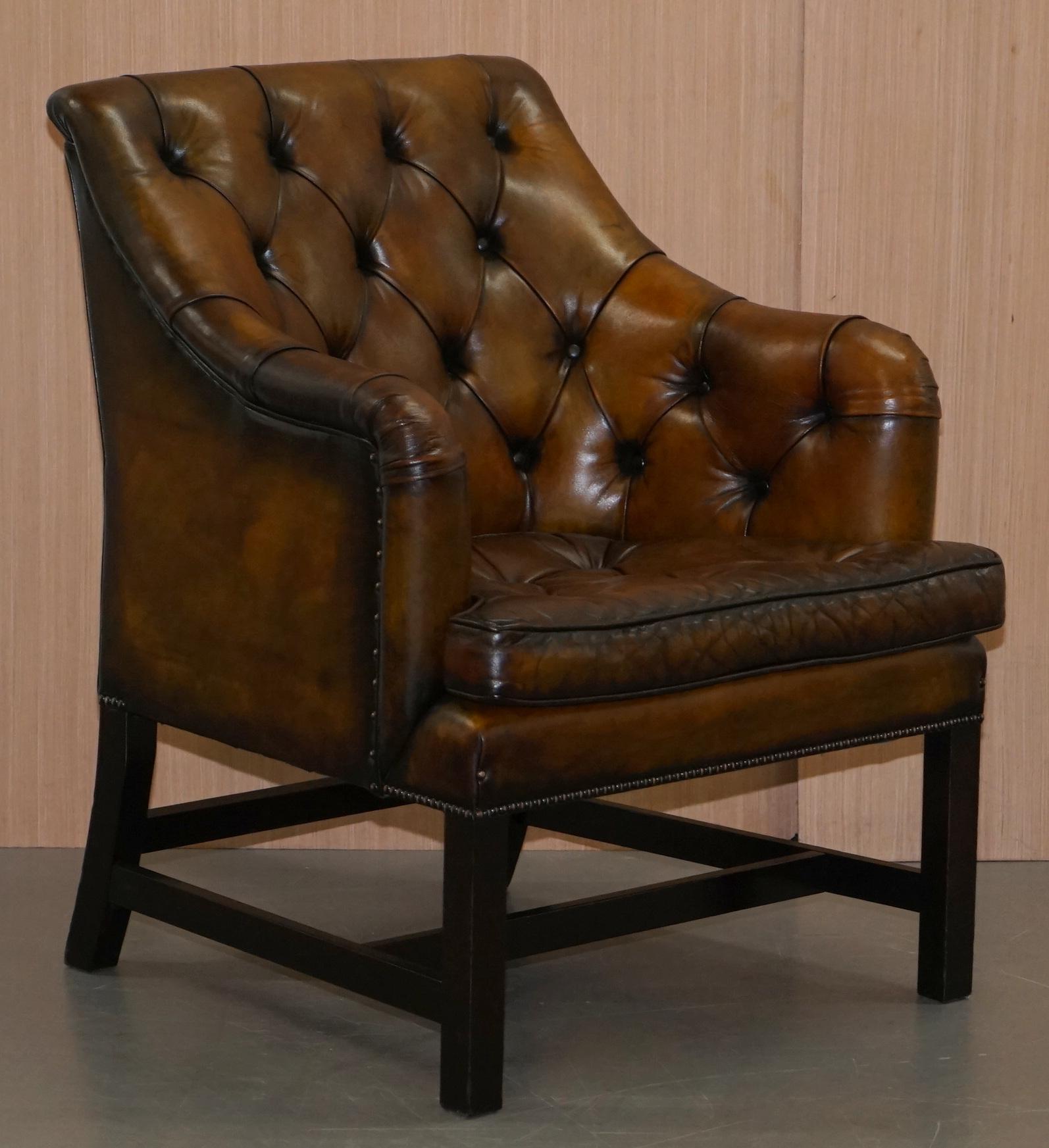 Paire de fauteuils de bureau géorgiens en cuir marron restaurés George Smith en vente 8