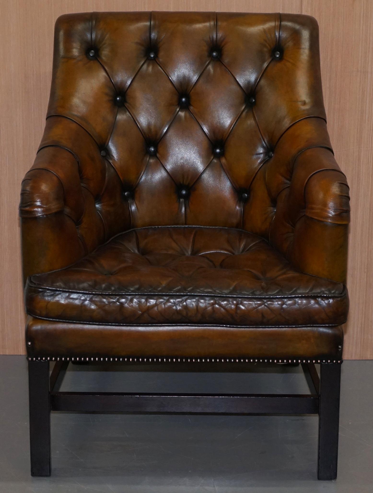 Paire de fauteuils de bureau géorgiens en cuir marron restaurés George Smith en vente 9
