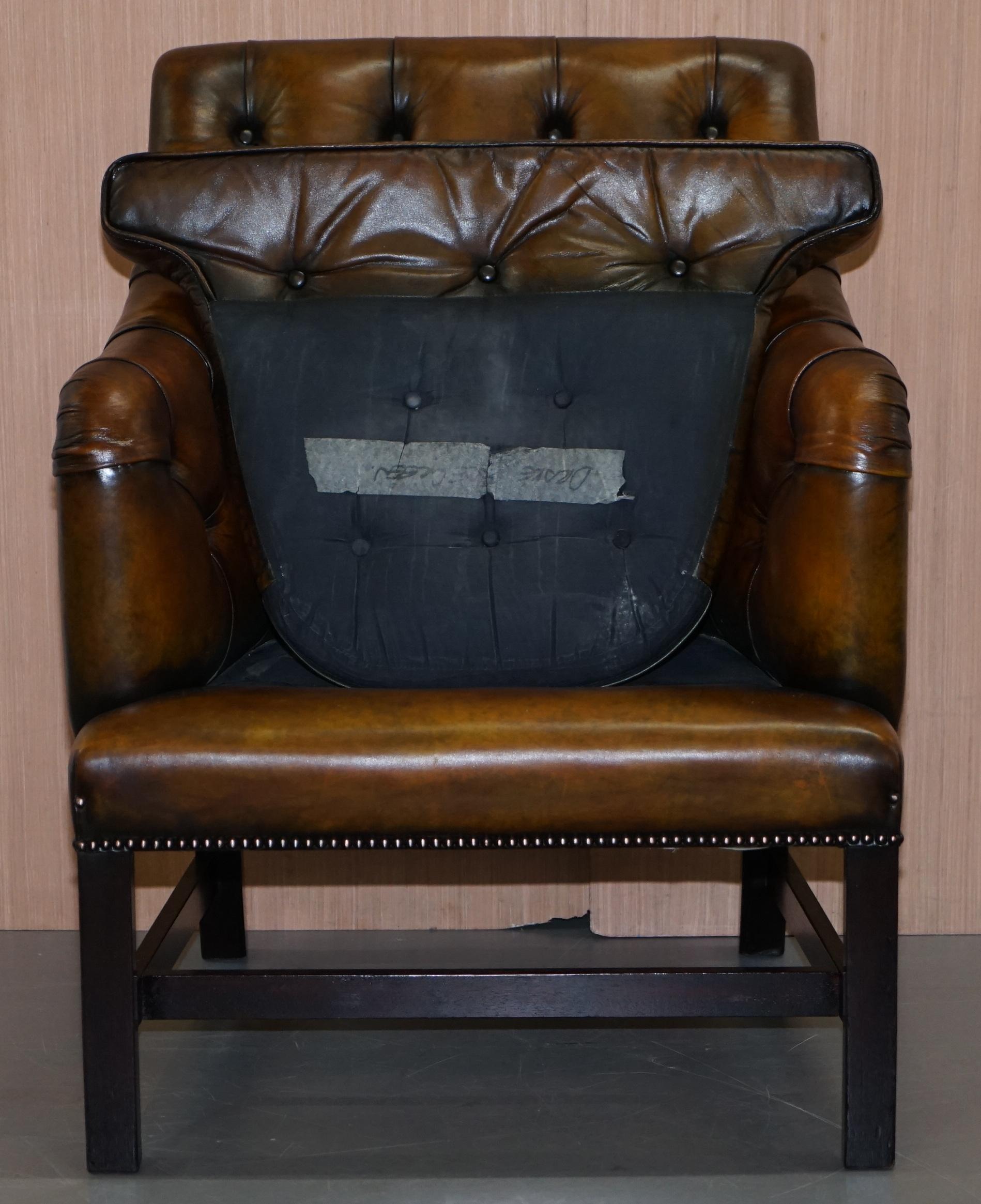 Paire de fauteuils de bureau géorgiens en cuir marron restaurés George Smith en vente 12