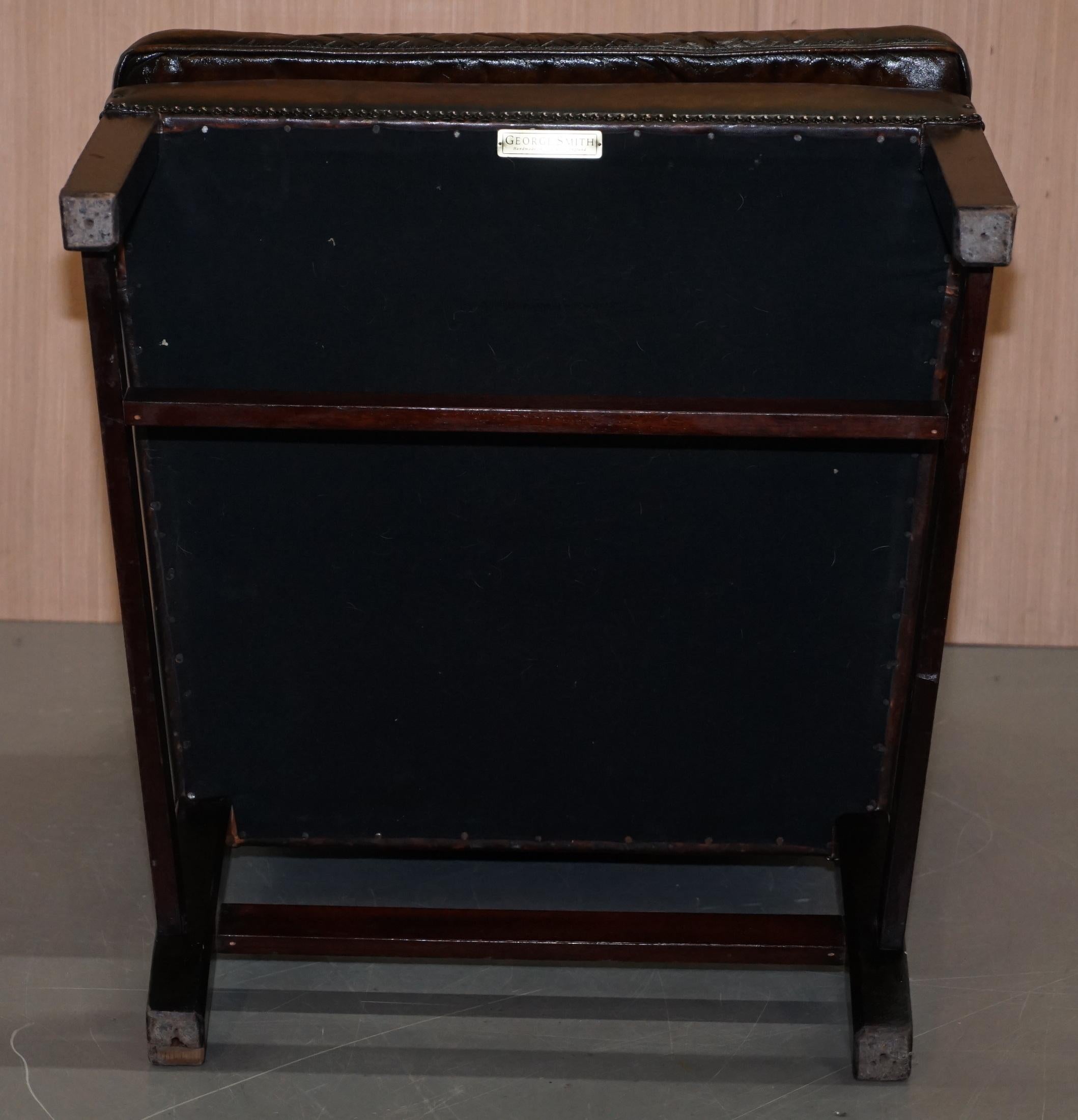 Paire de fauteuils d'appoint en cuir Brown restaurés George Smith Bureau en vente 2