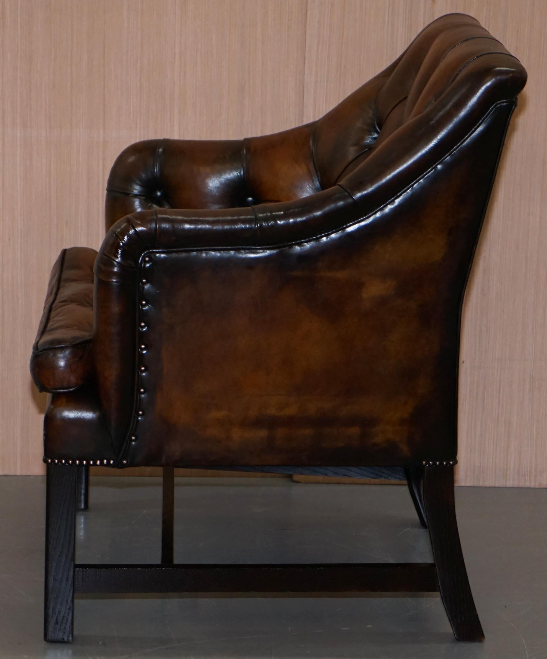 Paire de fauteuils d'appoint en cuir Brown restaurés George Smith Bureau en vente 7