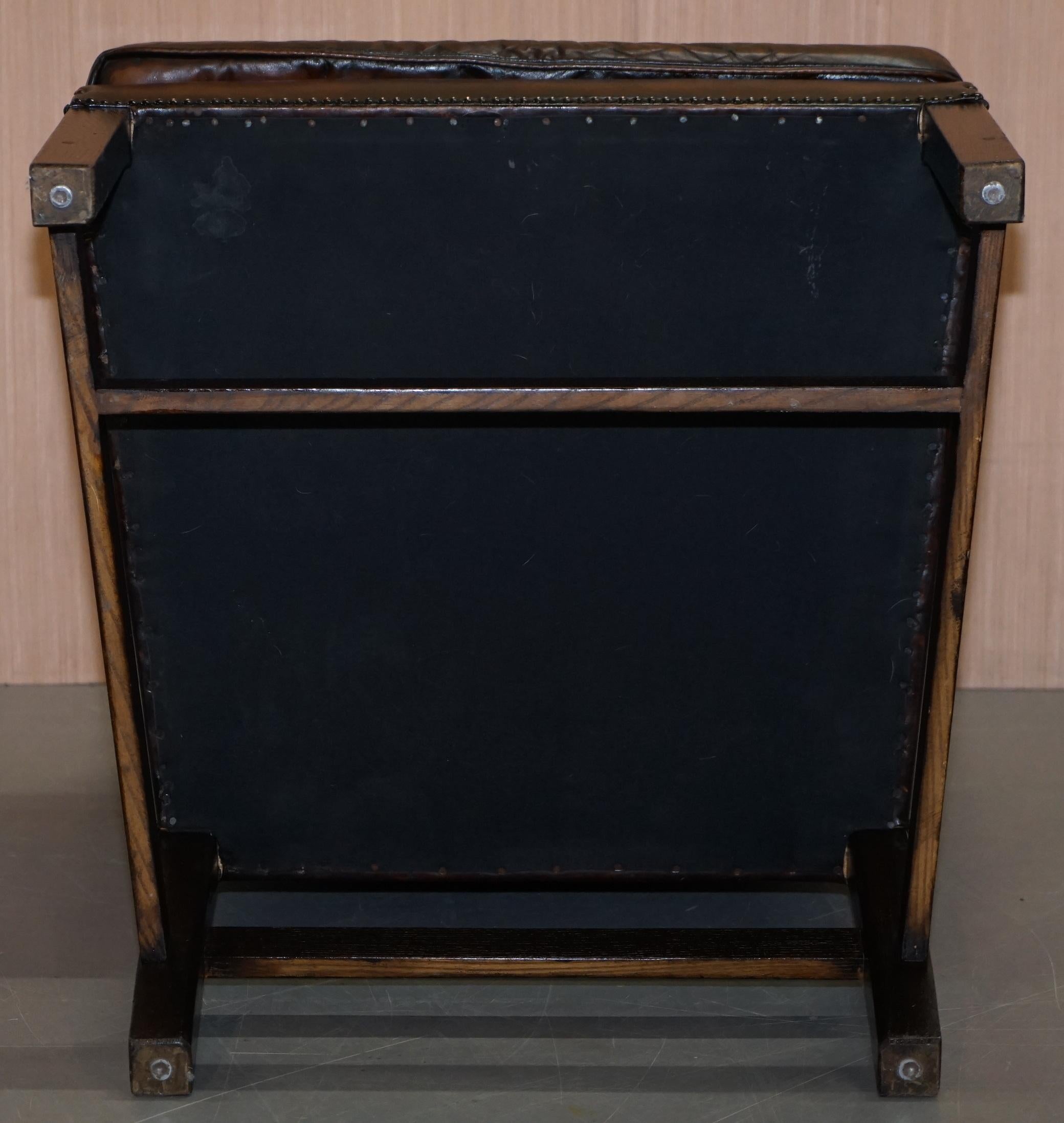 Ein Paar restaurierte braune Ledersessel von George Smith Schreibtisch im Angebot 11