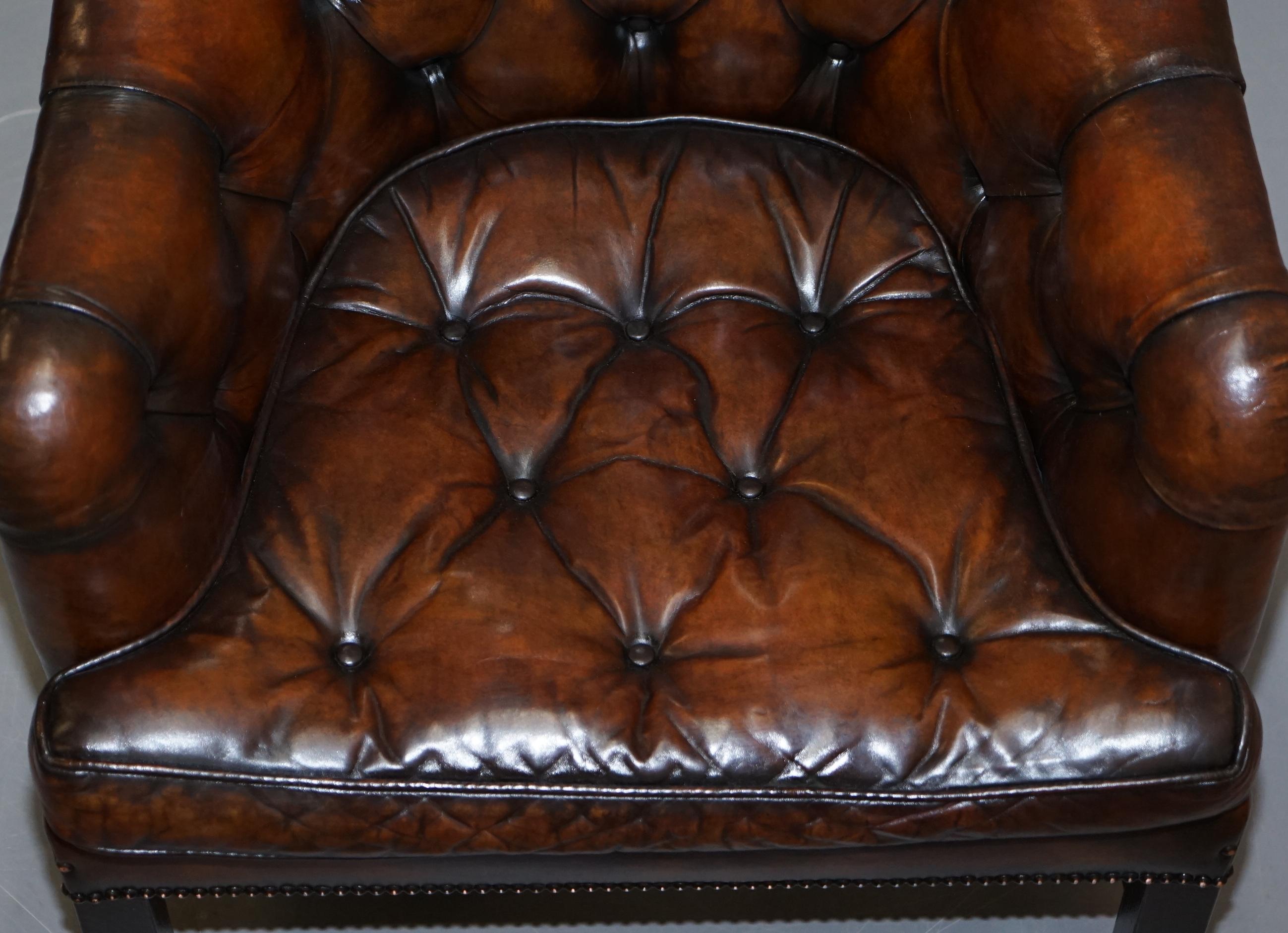 Paire de fauteuils d'appoint en cuir Brown restaurés George Smith Bureau en vente 11