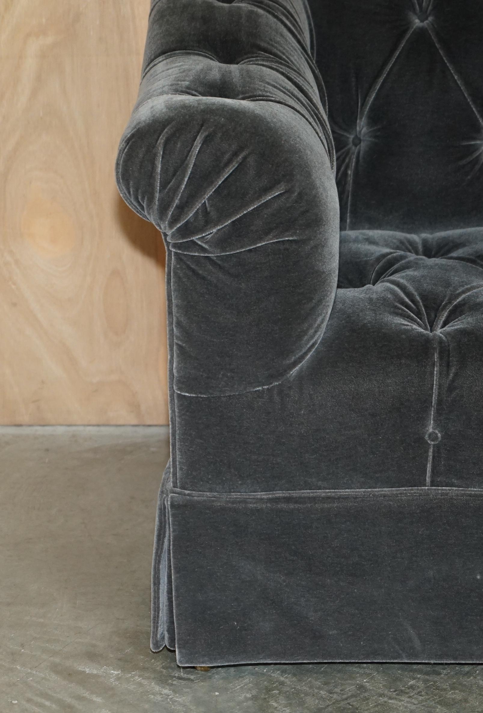 Pärchen GEORGE SMiTH SOMERVILLE CHESTERFIELD MOHAIR VELVET SOFAS im Angebot 2