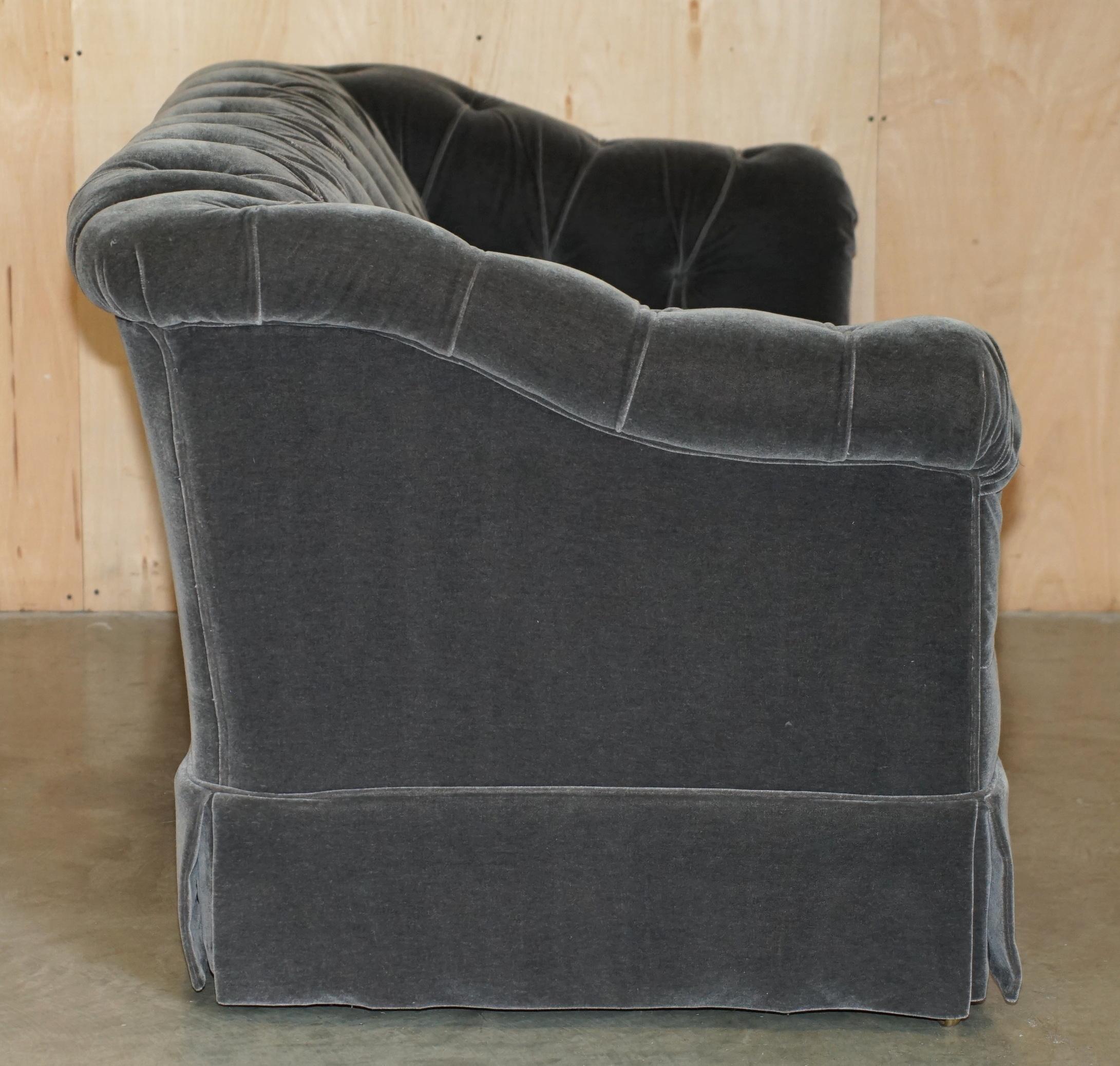 Pärchen GEORGE SMiTH SOMERVILLE CHESTERFIELD MOHAIR VELVET SOFAS im Angebot 3