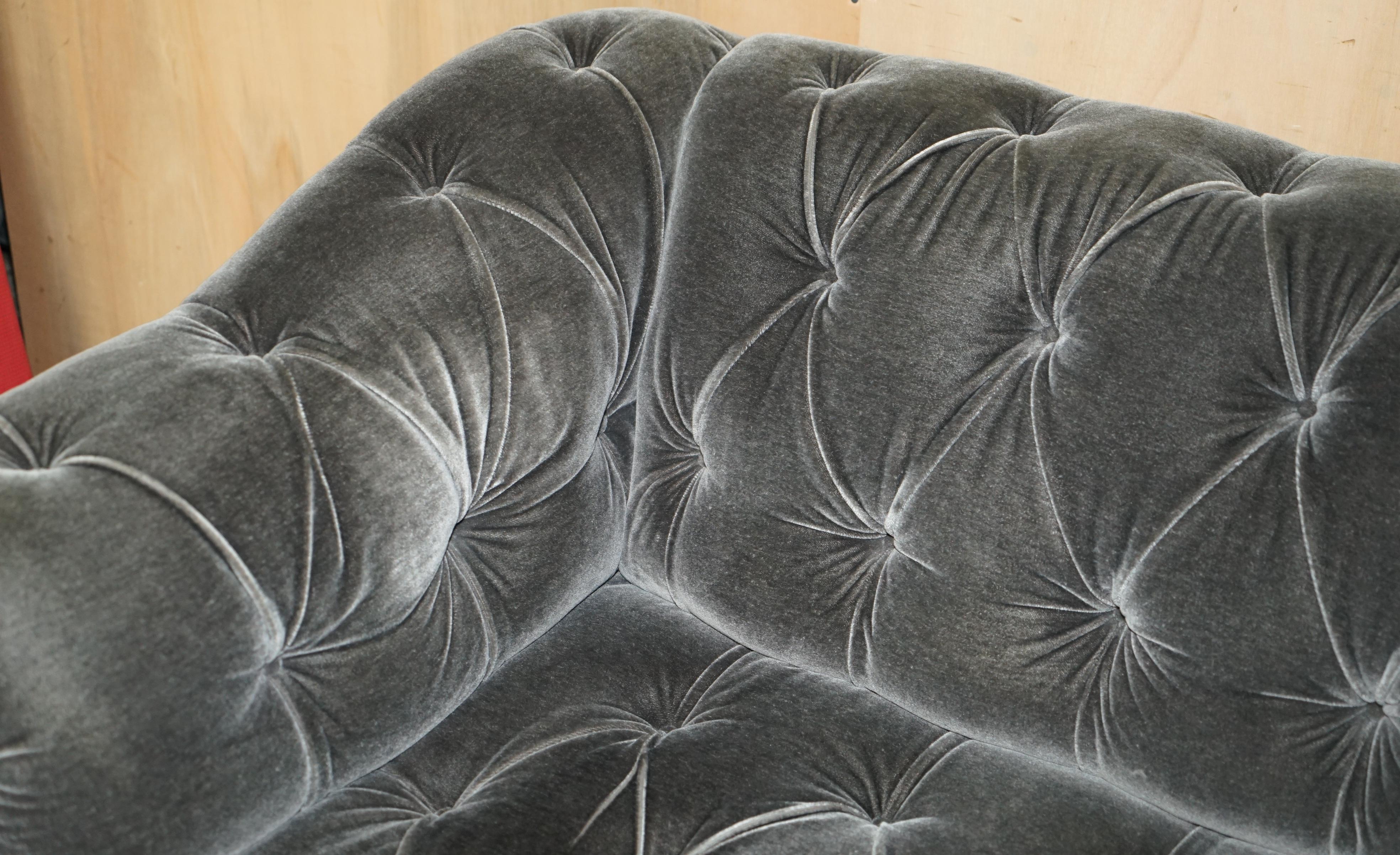 Pärchen GEORGE SMiTH SOMERVILLE CHESTERFIELD MOHAIR VELVET SOFAS im Angebot 12