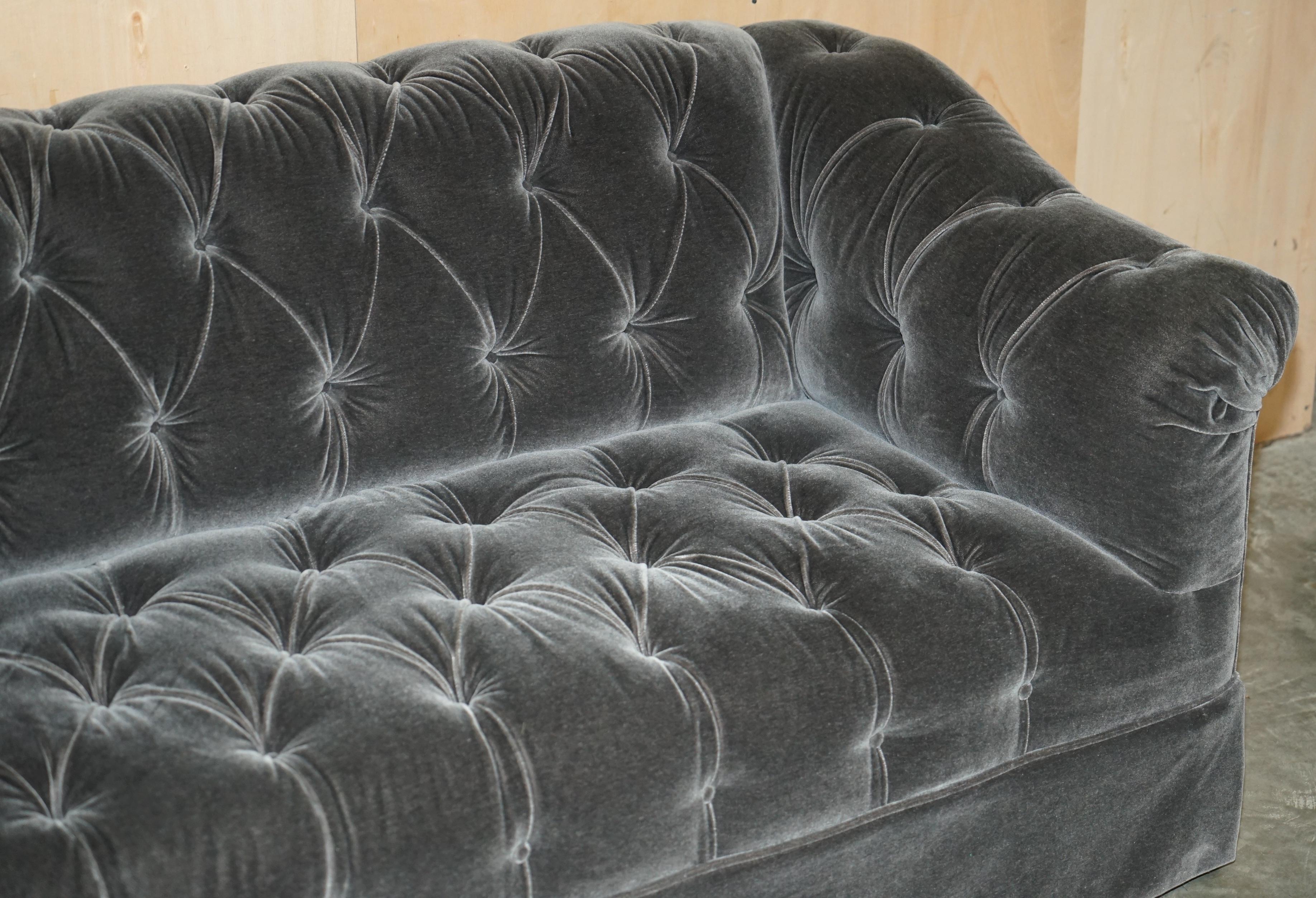 Pärchen GEORGE SMiTH SOMERVILLE CHESTERFIELD MOHAIR VELVET SOFAS (Englisch) im Angebot