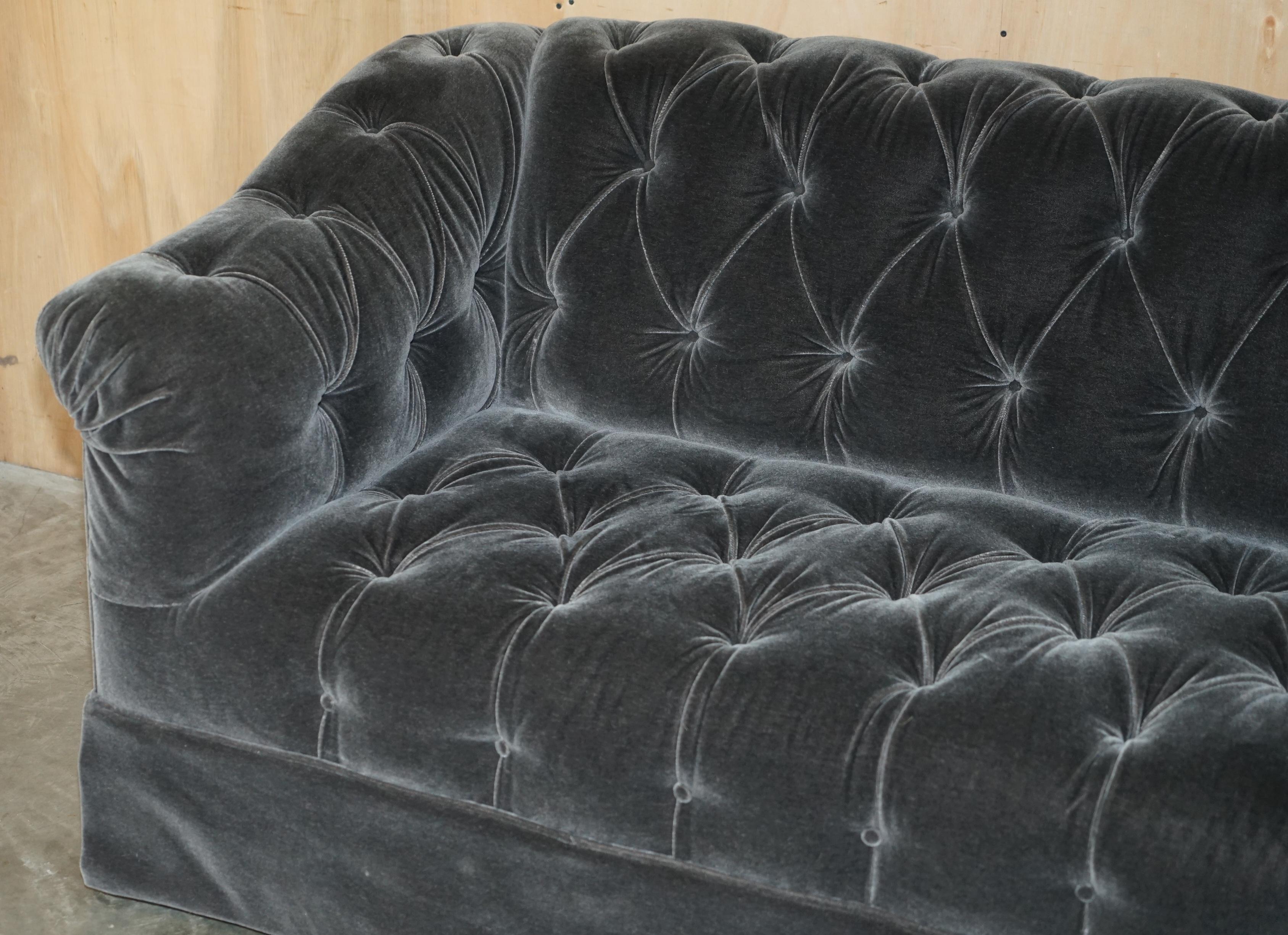 Pärchen GEORGE SMiTH SOMERVILLE CHESTERFIELD MOHAIR VELVET SOFAS (Handgefertigt) im Angebot