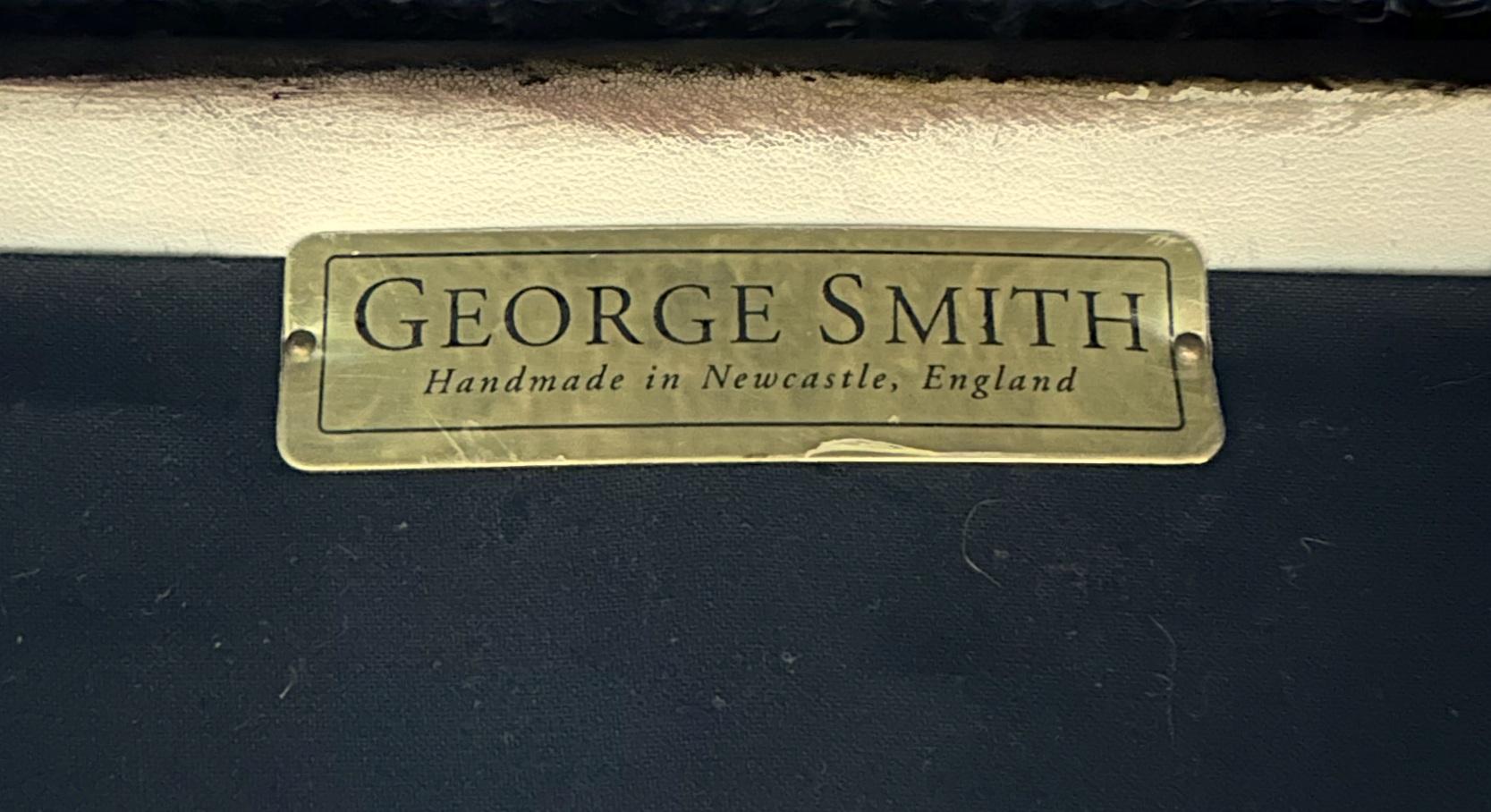 Paire d'armoiries en cuir marron récupérées de GEORGE SMITH SOMERVILLE en vente 12