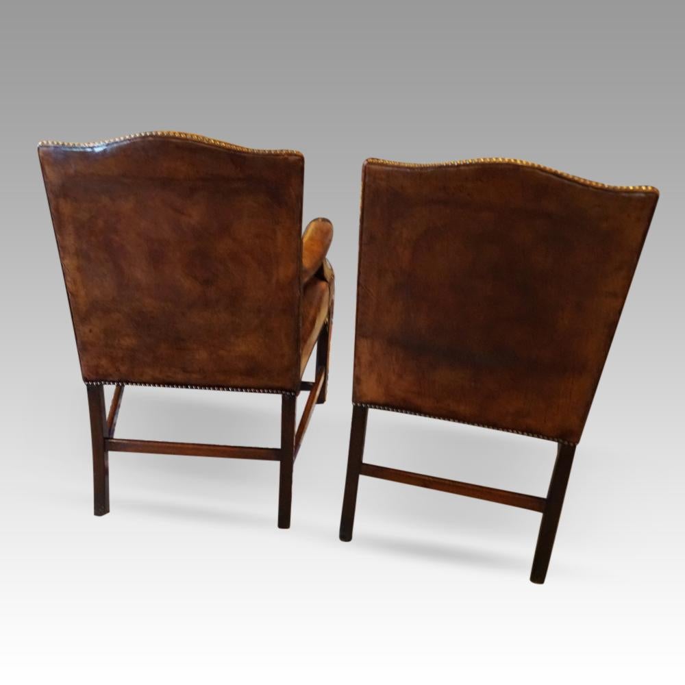 Pair of George V mahogany Gainsborough chairs  In Good Condition In Salisbury, GB